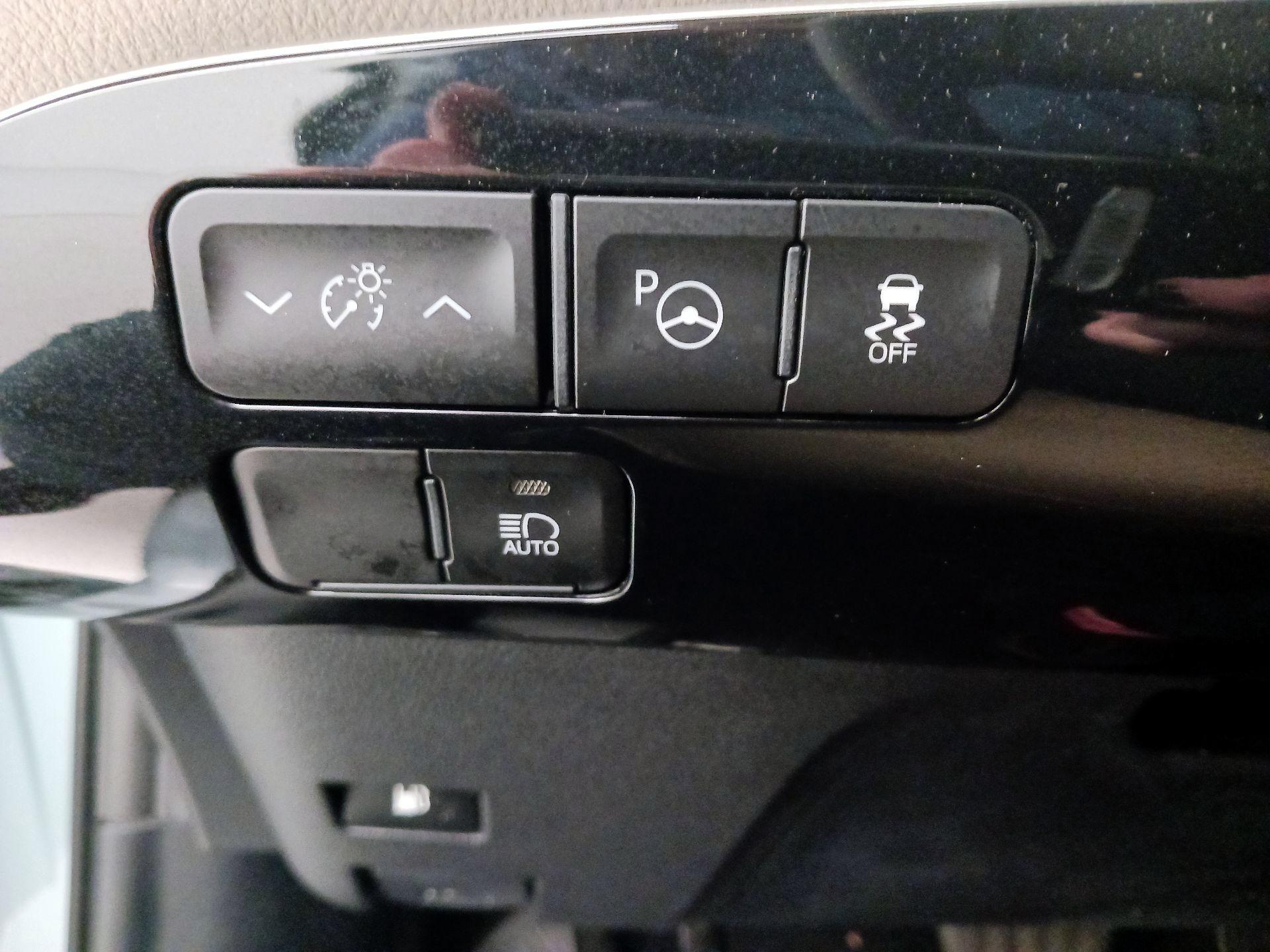 Thumbnail: 2022 Toyota Prius - 13