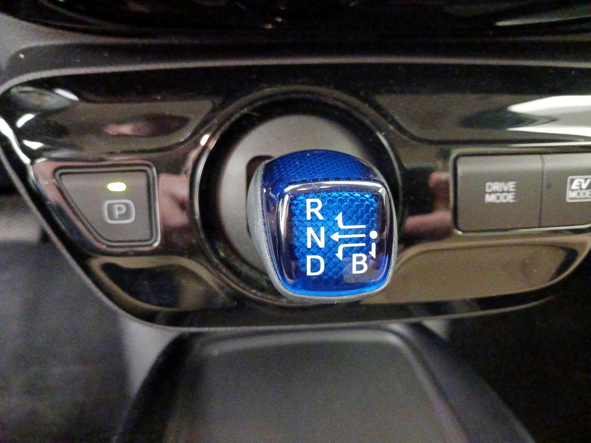 Thumbnail: 2022 Toyota Prius - 17