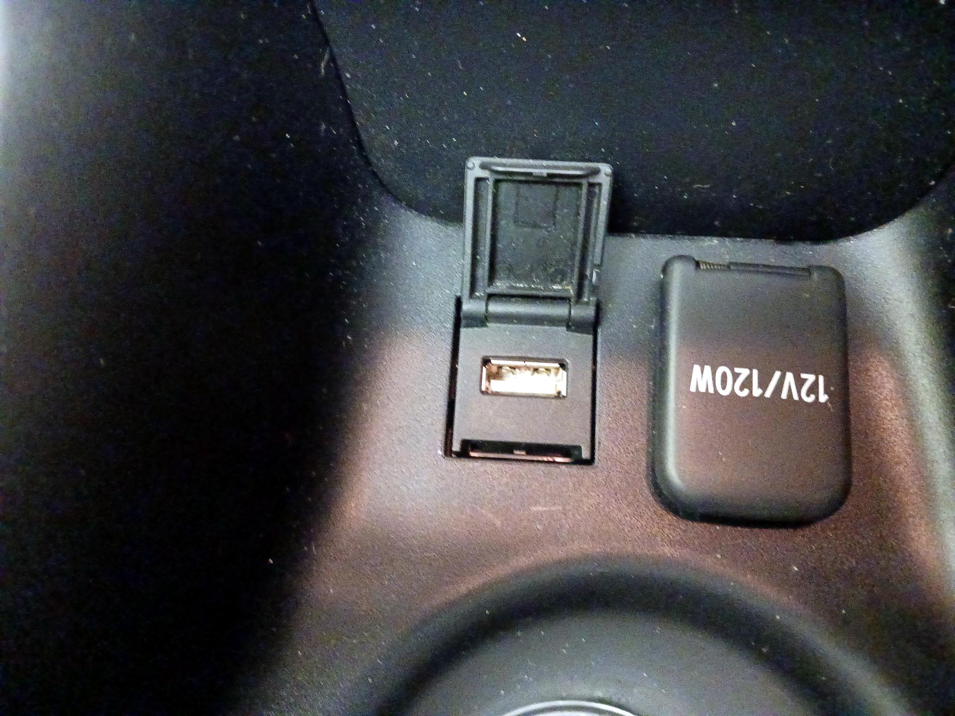 Thumbnail: 2022 Toyota Prius - 18