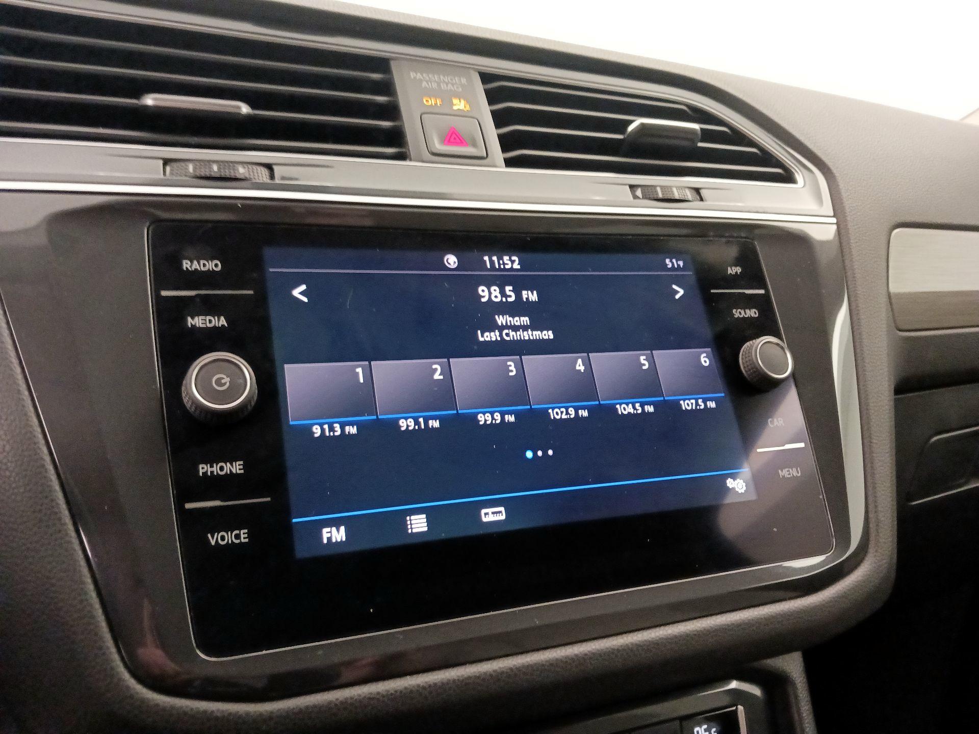 Thumbnail: 2020 Volkswagen Tiguan - 15