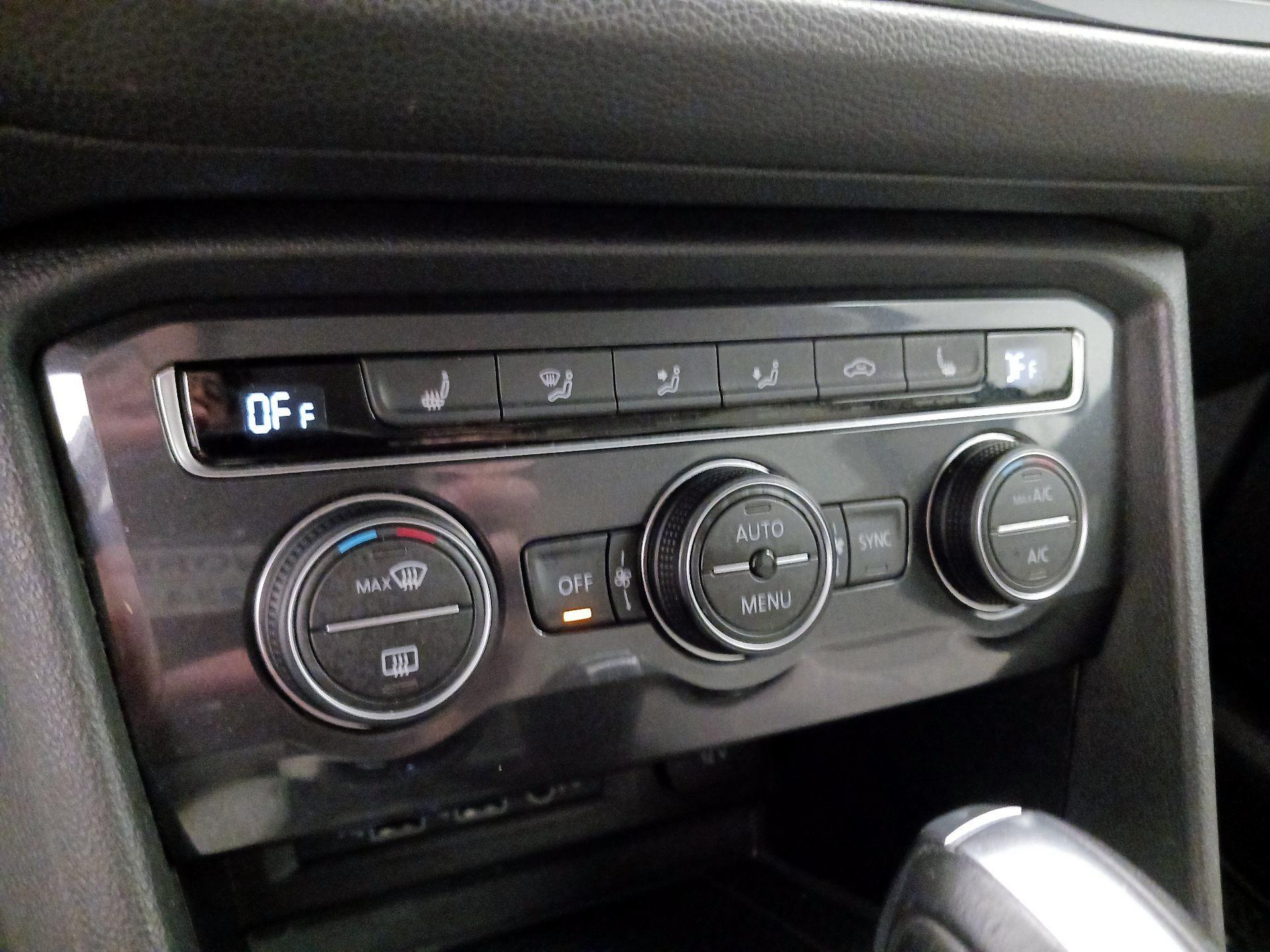 Thumbnail: 2020 Volkswagen Tiguan - 16