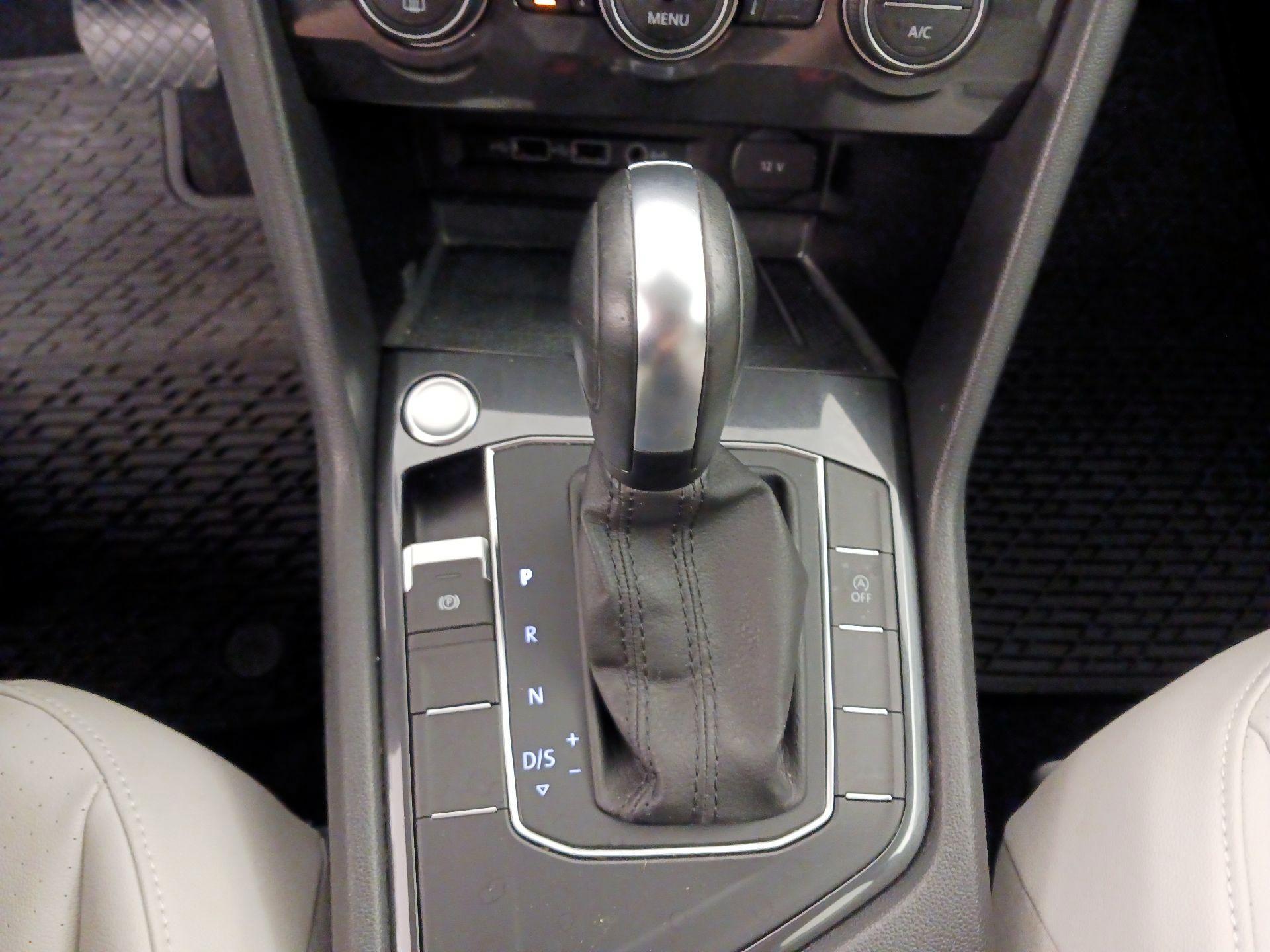 Thumbnail: 2020 Volkswagen Tiguan - 17