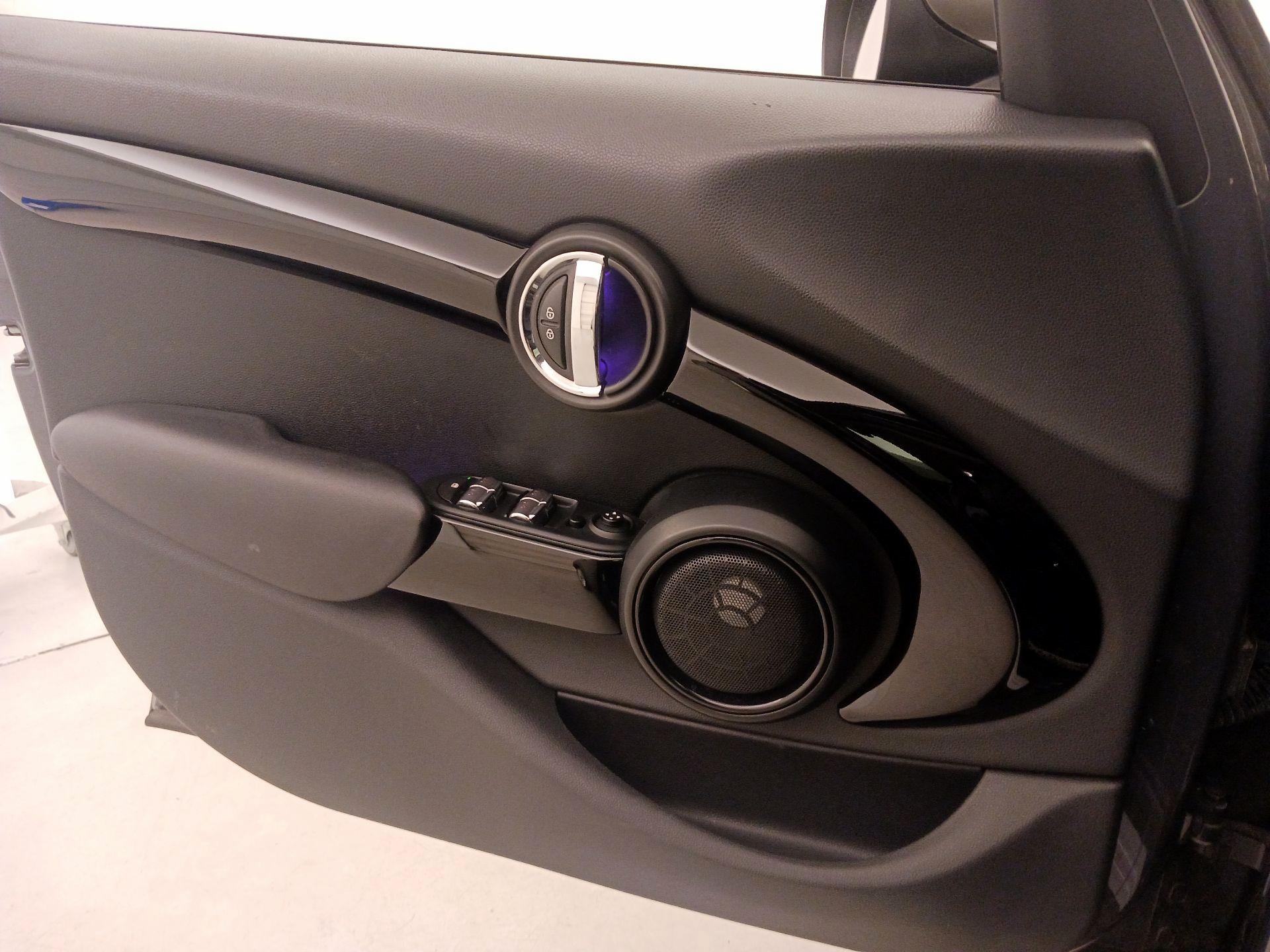 Thumbnail: 2018 MINI Cooper Hardtop - 12