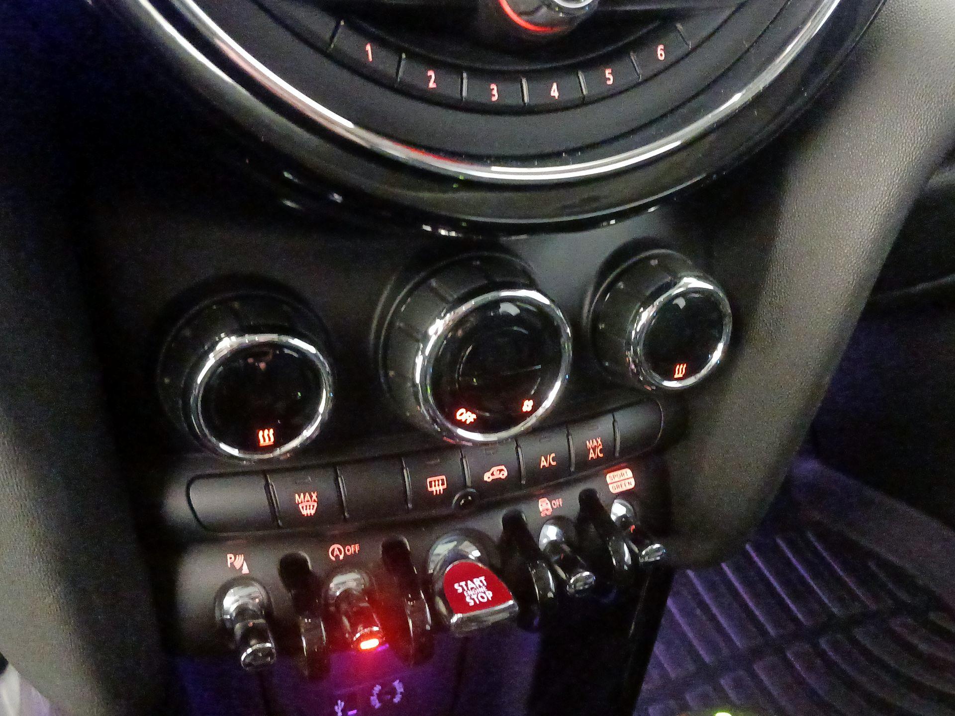 Thumbnail: 2018 MINI Cooper Hardtop - 17