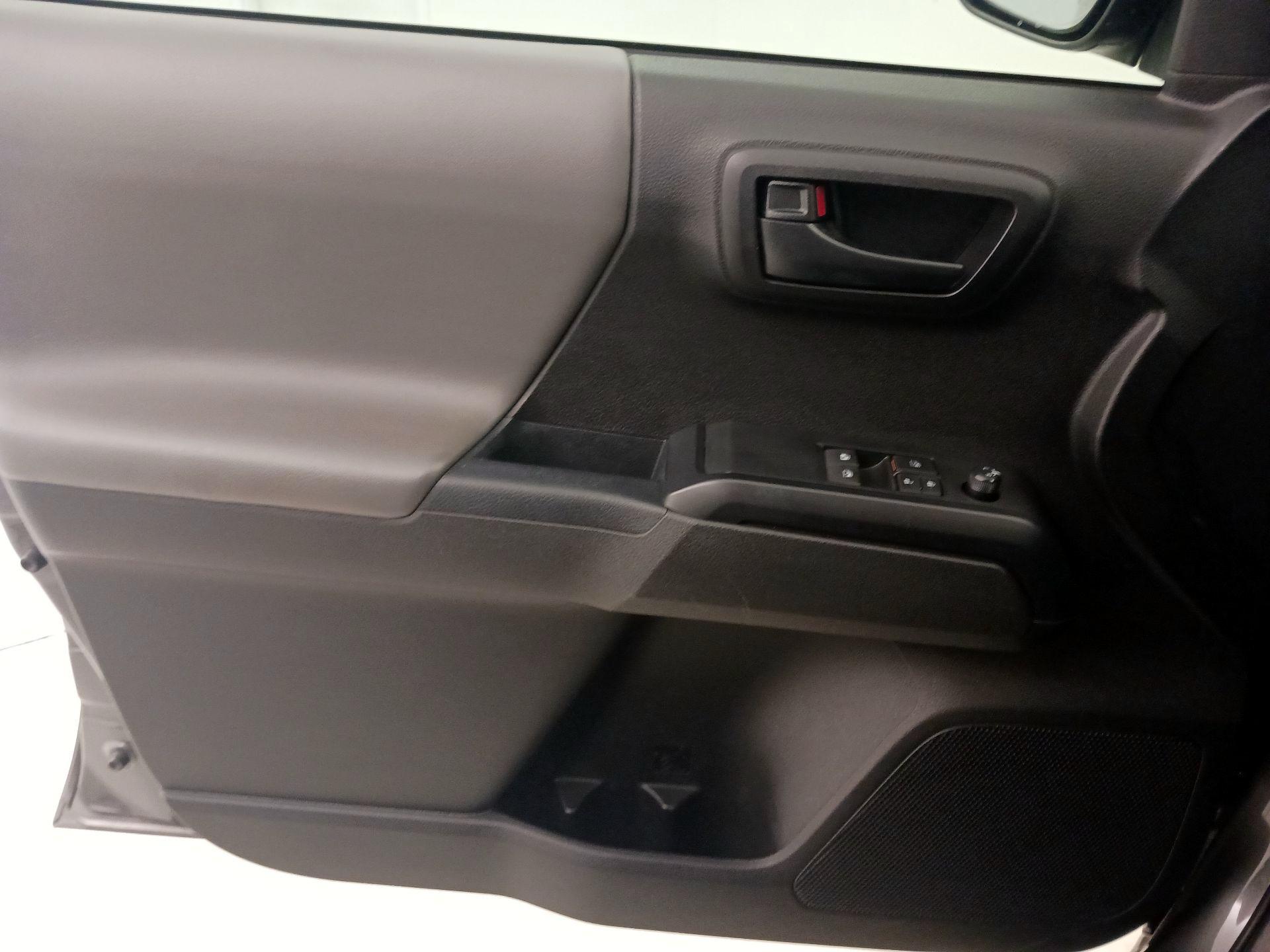 Thumbnail: 2021 Toyota Tacoma - 12