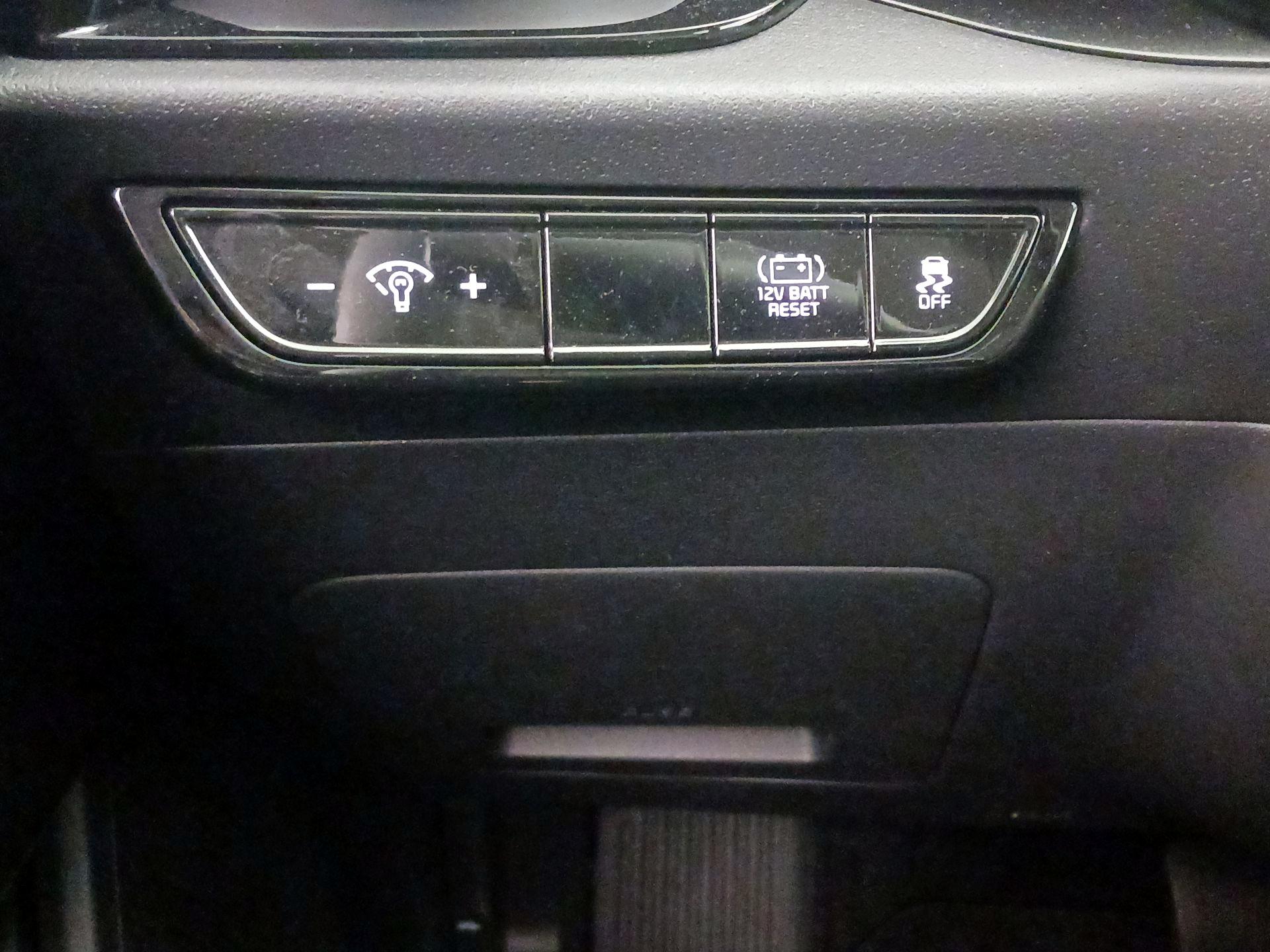 Thumbnail: 2025 Kia Niro - 13