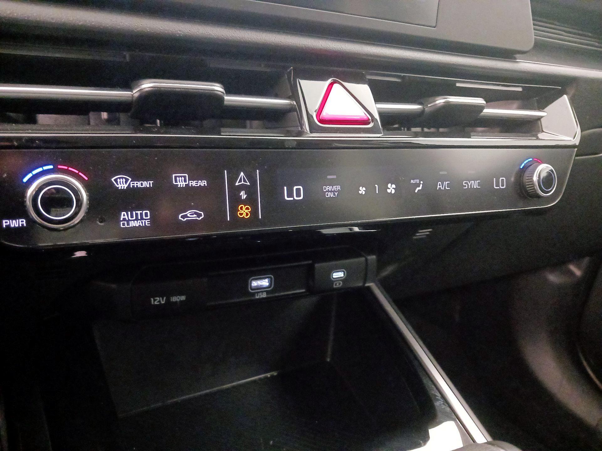 Thumbnail: 2025 Kia Niro - 16