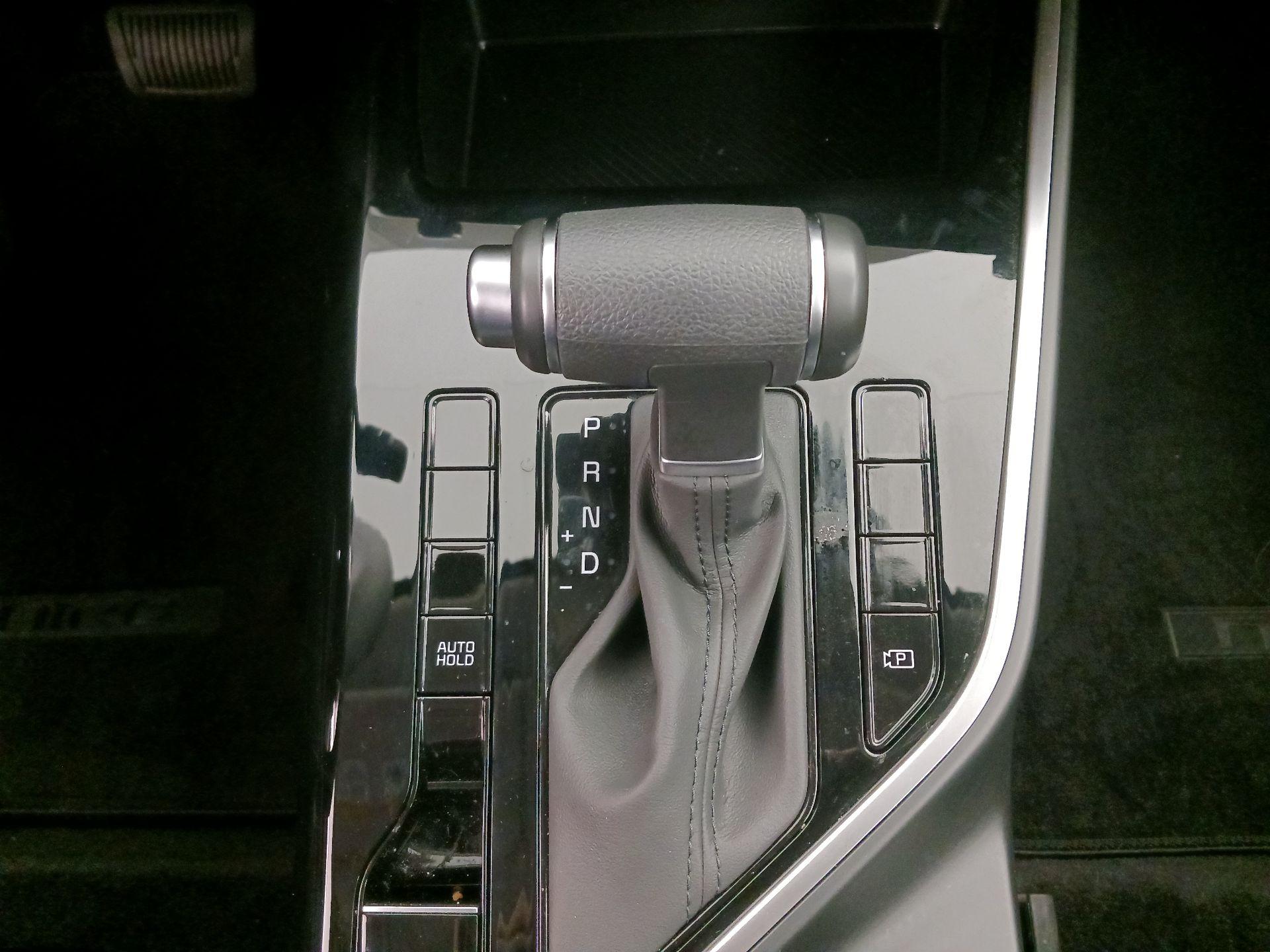 Thumbnail: 2025 Kia Niro - 17