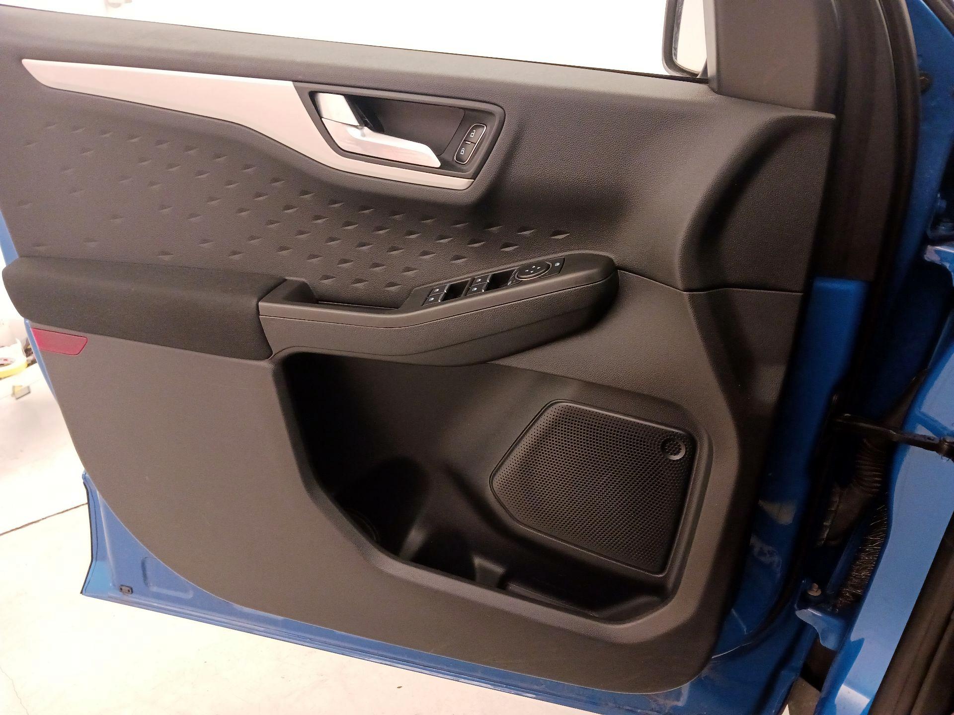 Thumbnail: 2020 Ford Escape - 12