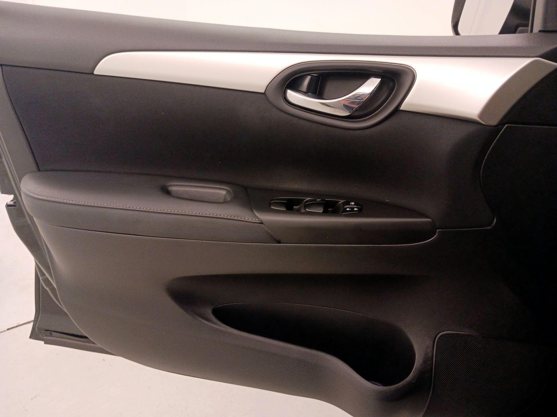 Thumbnail: 2017 Nissan Sentra - 12