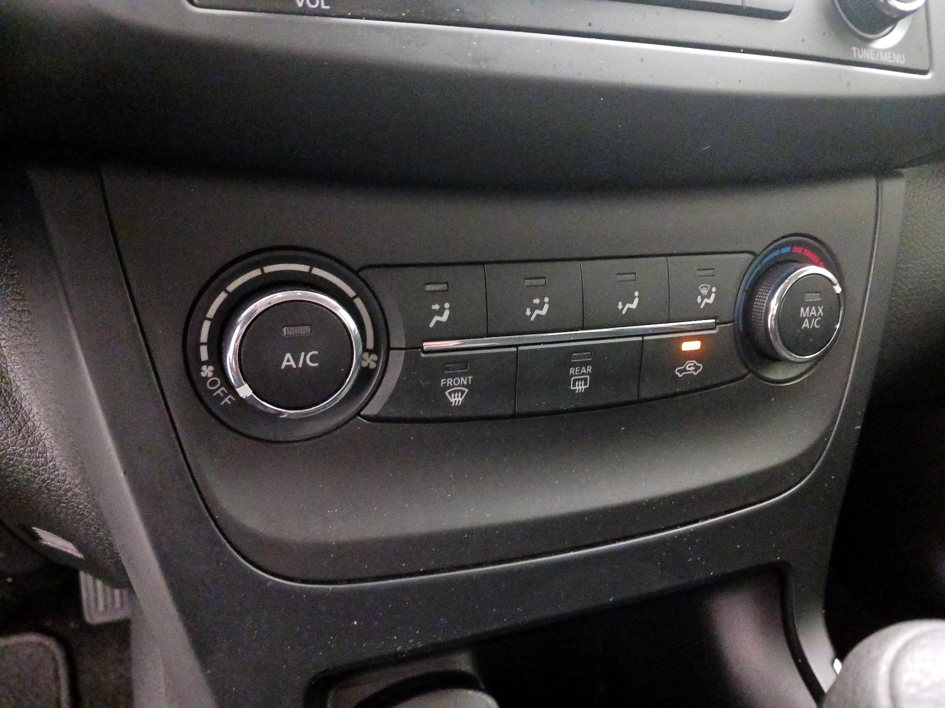 Thumbnail: 2017 Nissan Sentra - 15