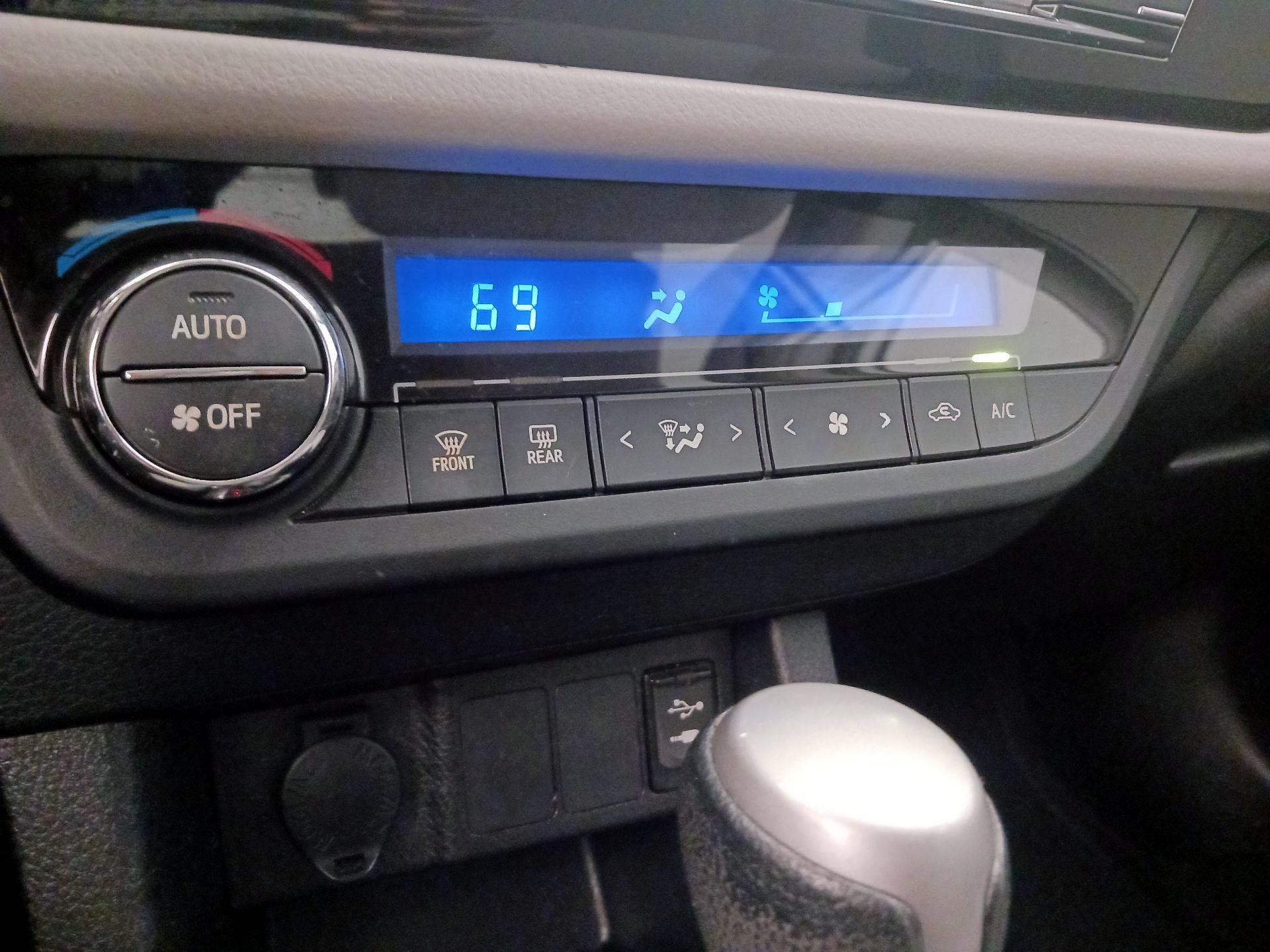 Thumbnail: 2016 Toyota Corolla - 16