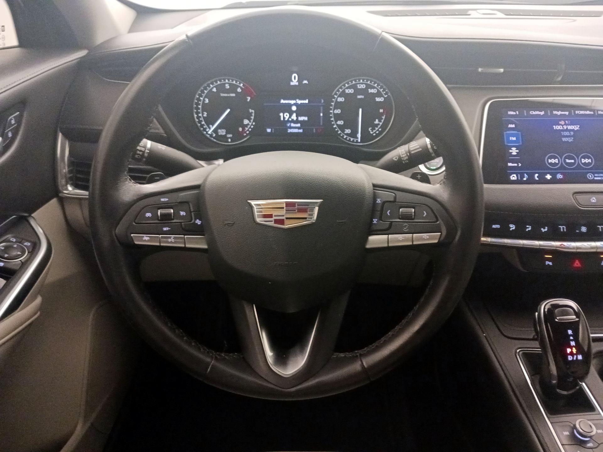 Thumbnail: 2022 Cadillac XT4 - 10