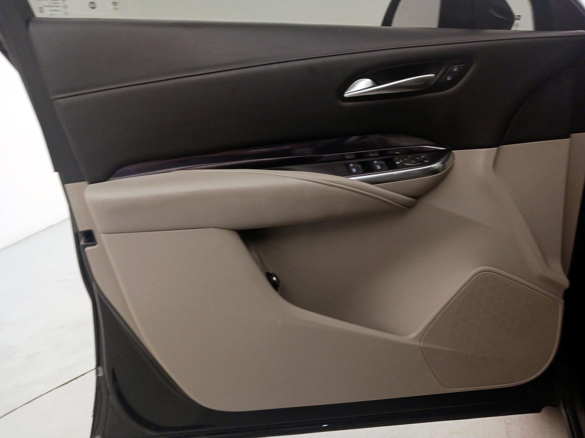 Thumbnail: 2022 Cadillac XT4 - 12