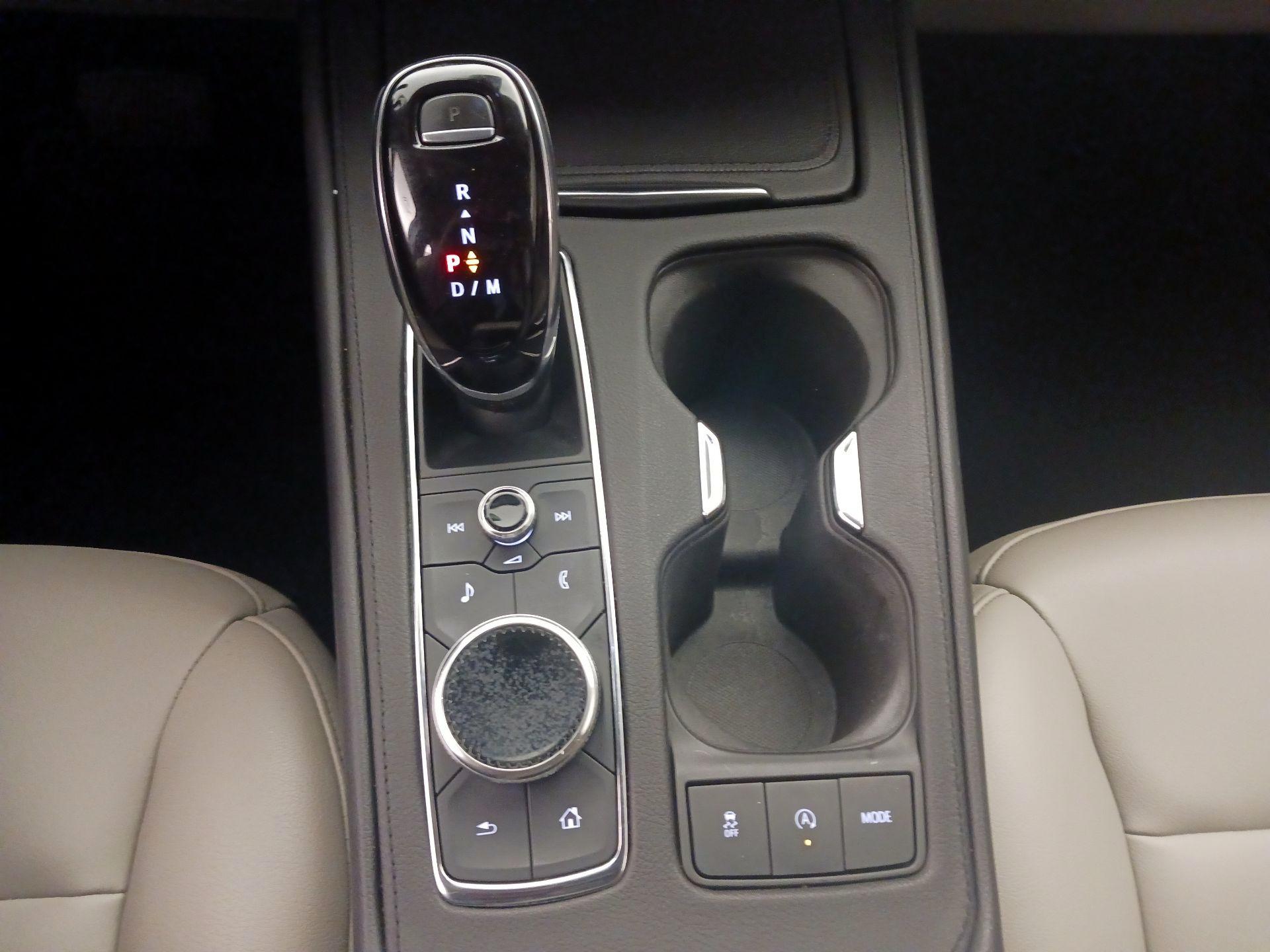 Thumbnail: 2022 Cadillac XT4 - 17