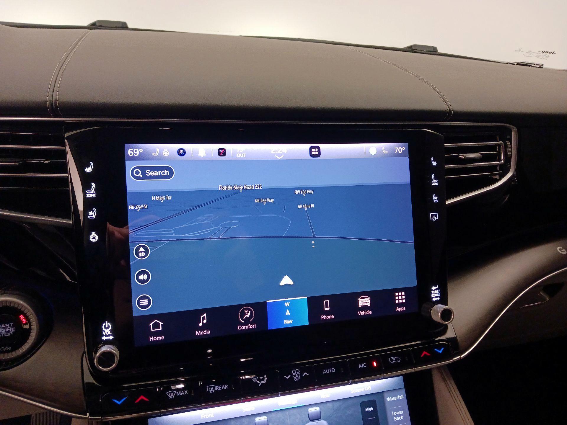 Thumbnail: 2022 Jeep Grand Wagoneer - 14