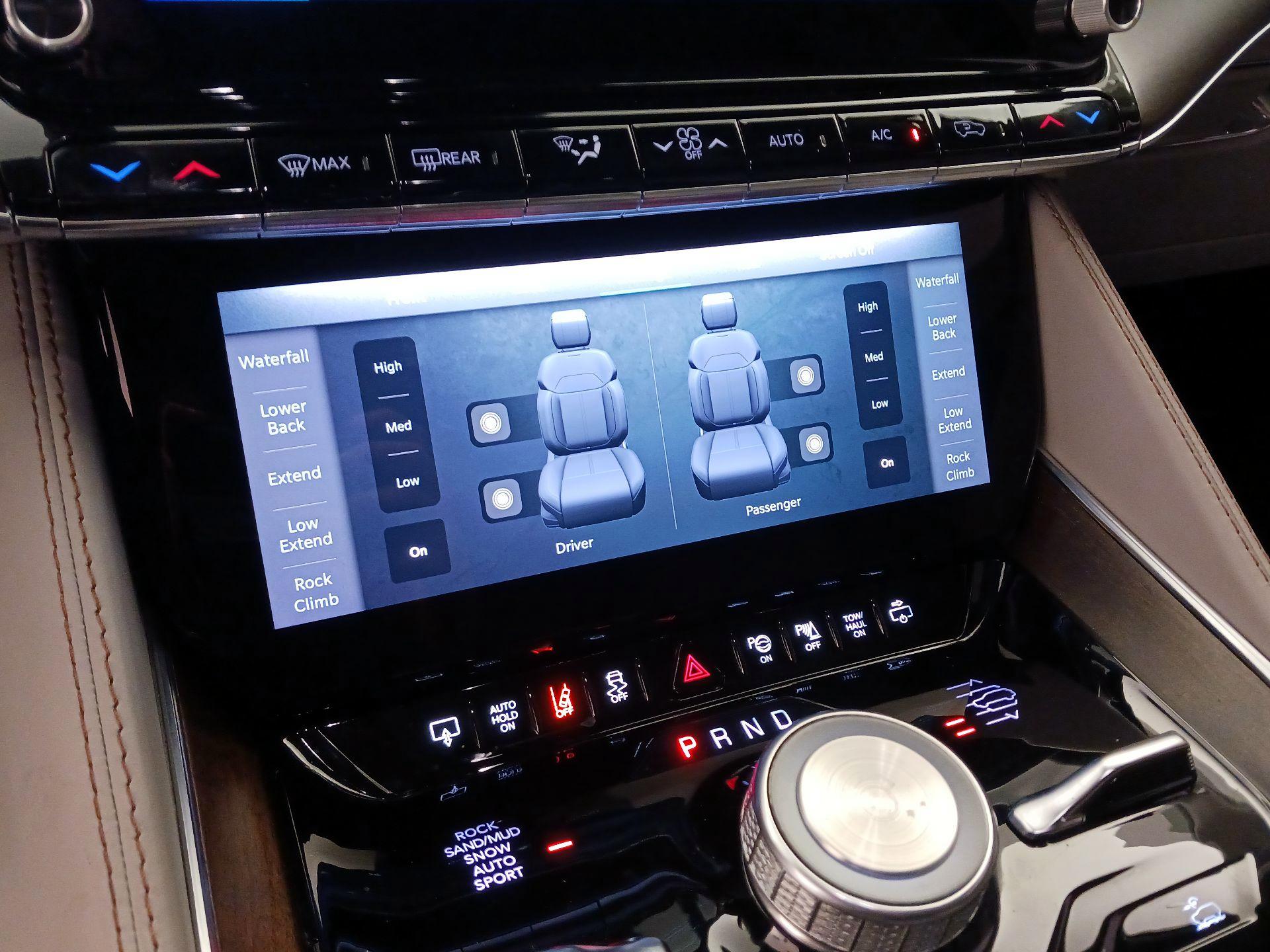 Thumbnail: 2022 Jeep Grand Wagoneer - 17