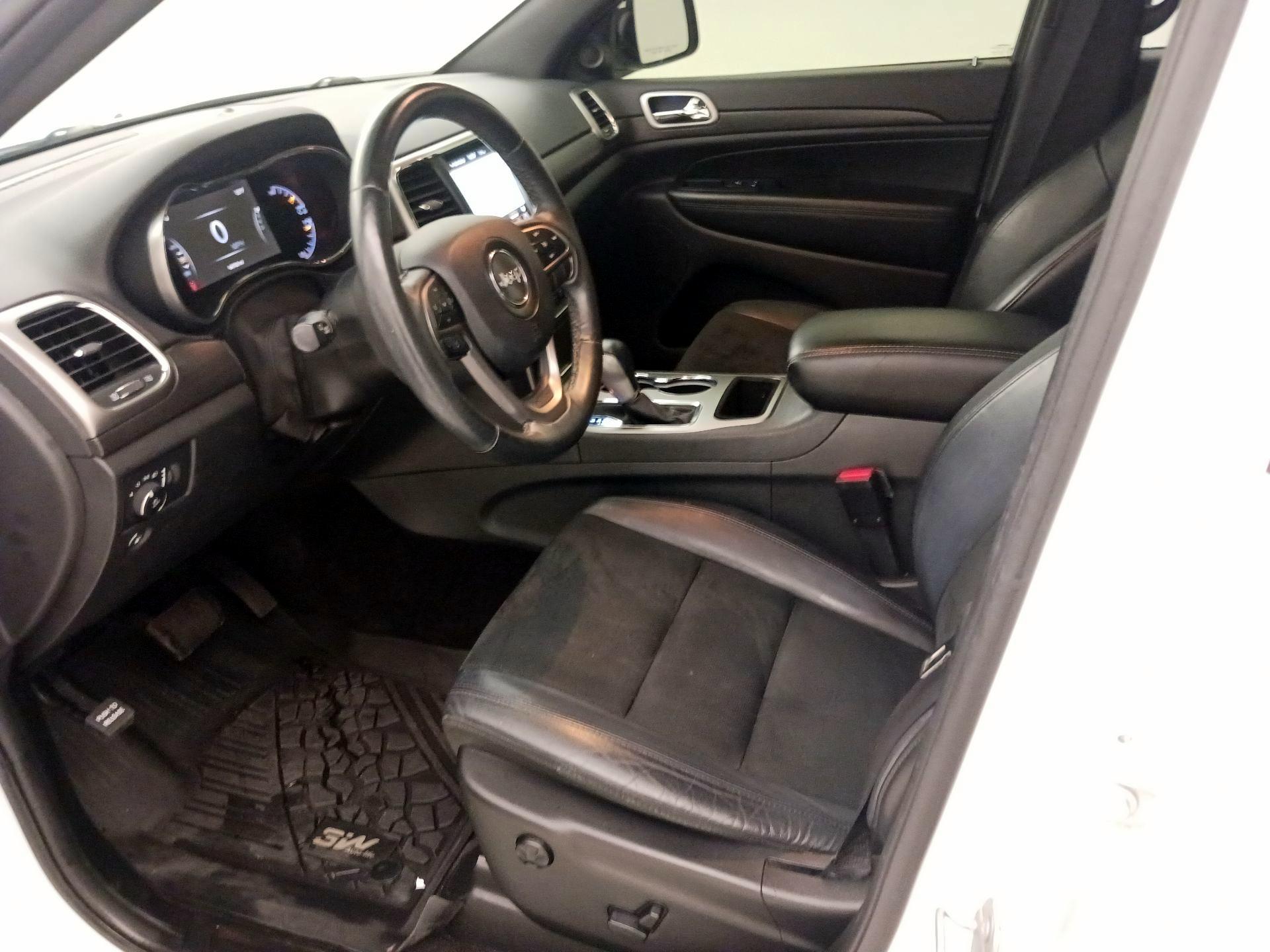 Thumbnail: 2018 Jeep Grand Cherokee - 11