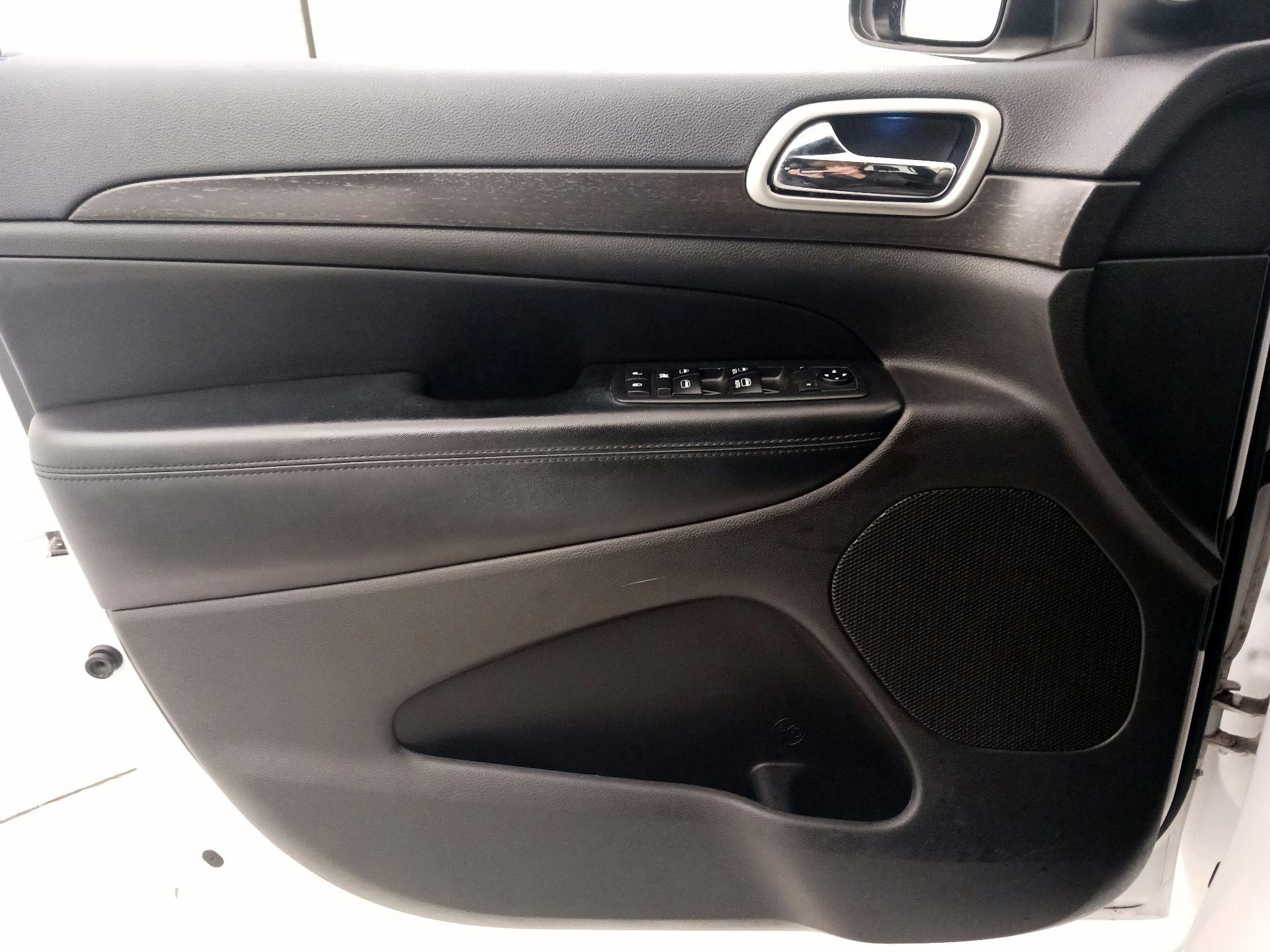 Thumbnail: 2018 Jeep Grand Cherokee - 12