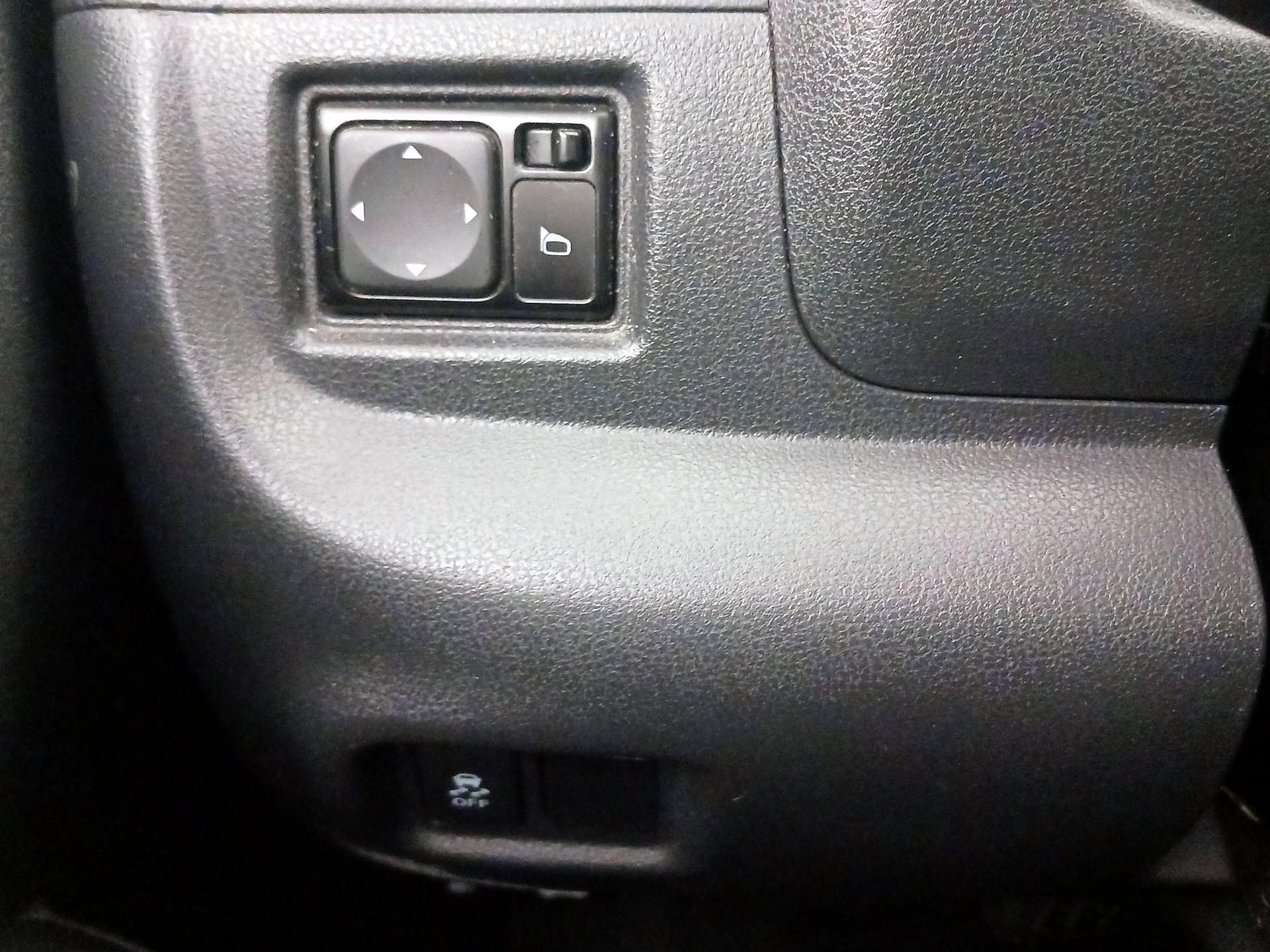 Thumbnail: 2017 Nissan Versa Note - 13