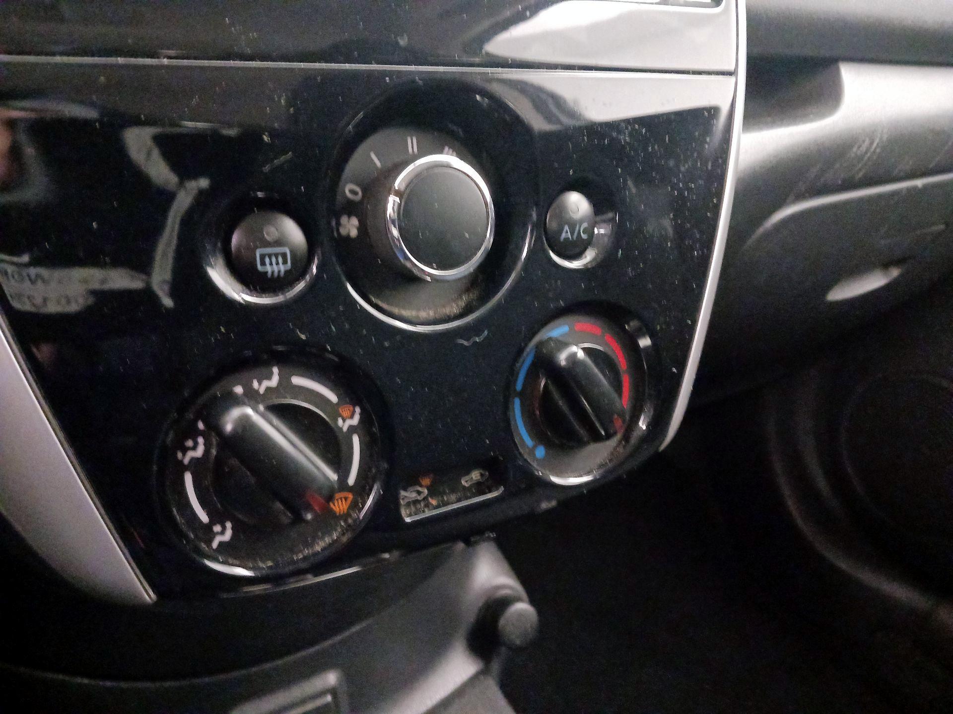 Thumbnail: 2017 Nissan Versa Note - 16