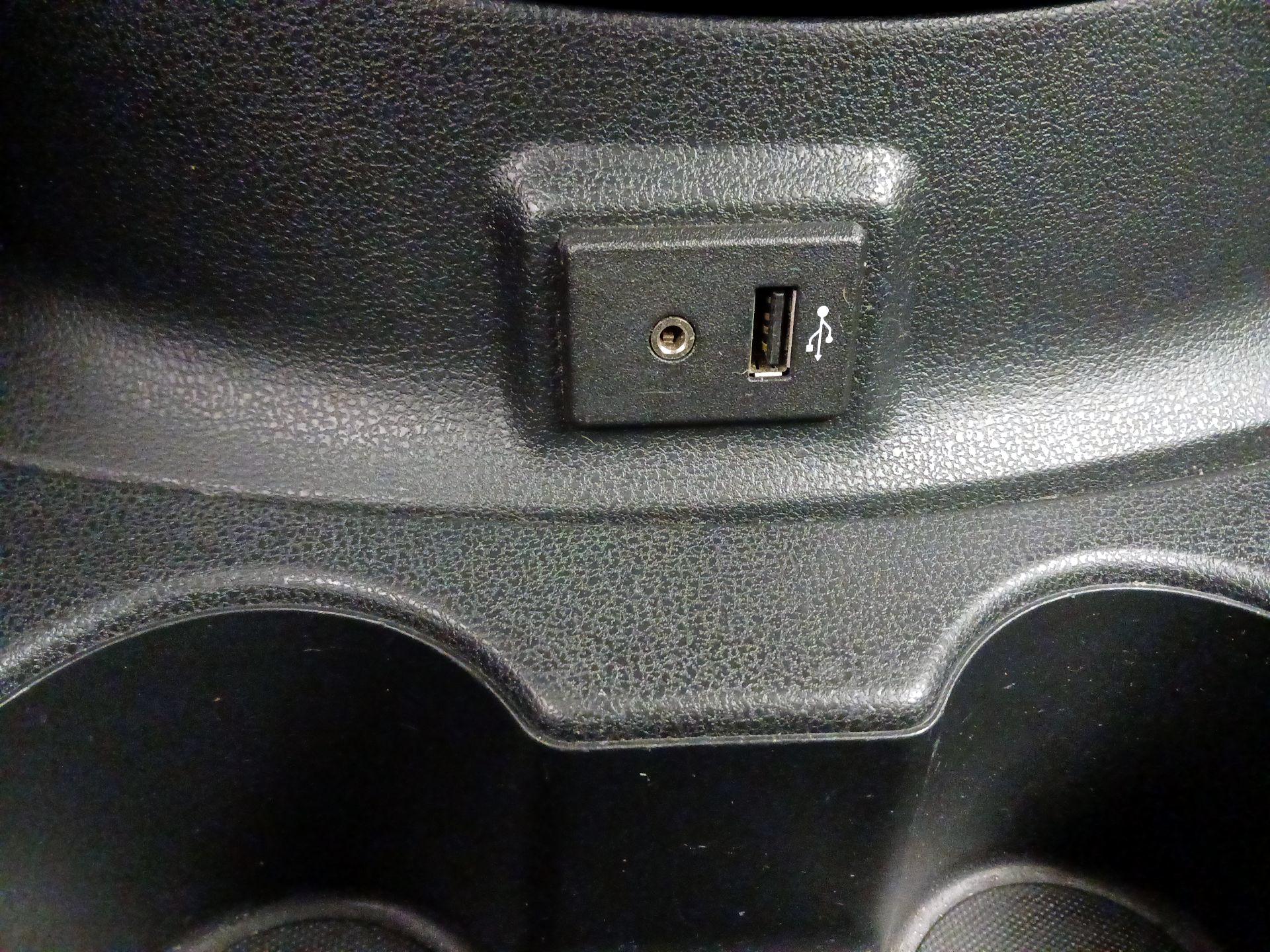 Thumbnail: 2017 Nissan Versa Note - 18