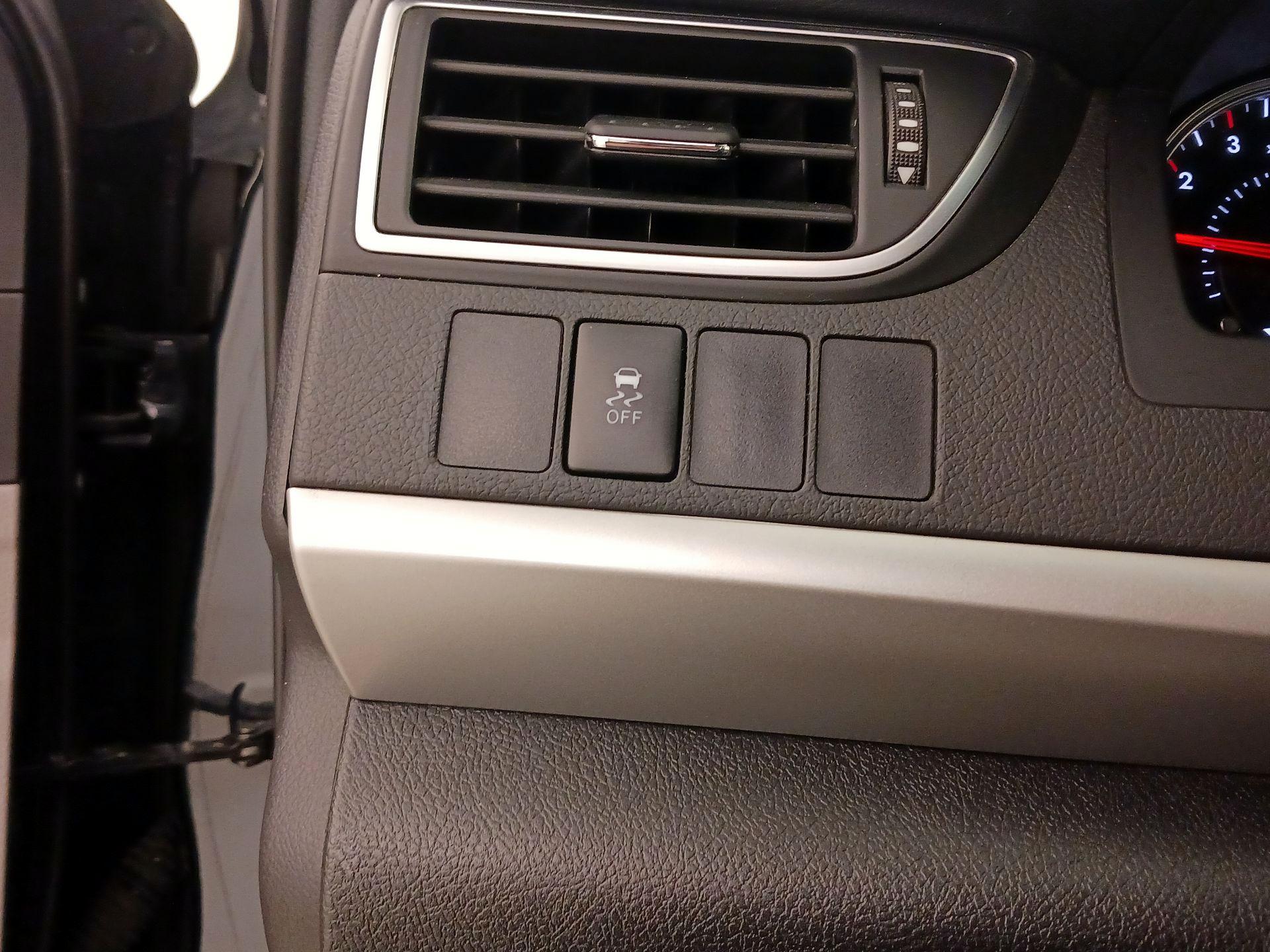 Thumbnail: 2015 Toyota Camry - 13