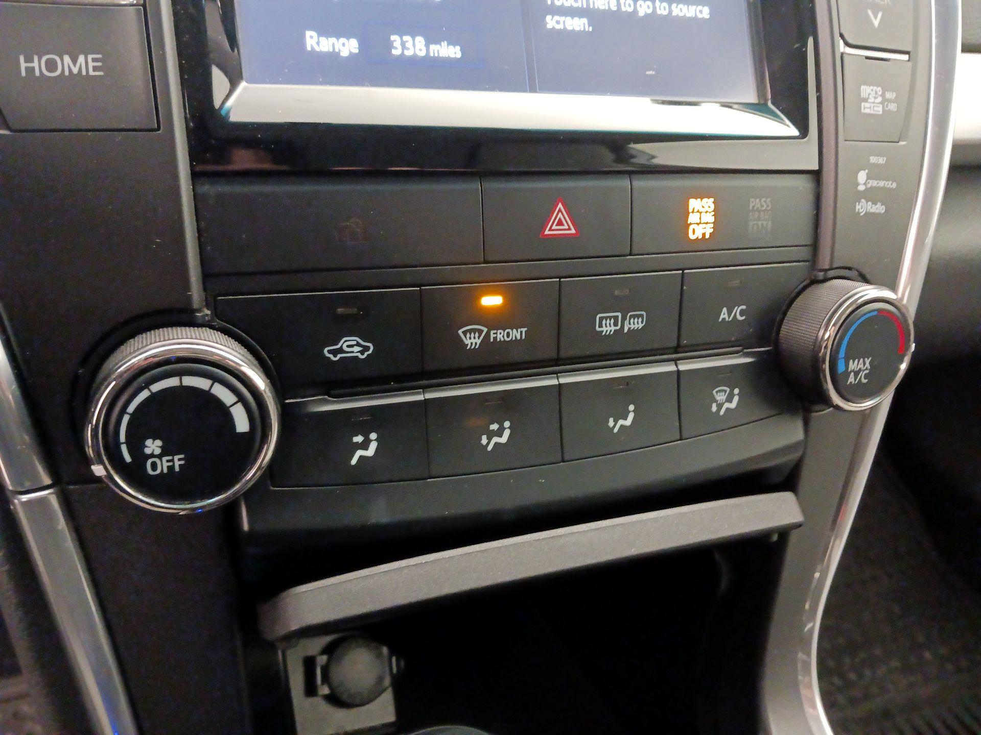 Thumbnail: 2015 Toyota Camry - 16