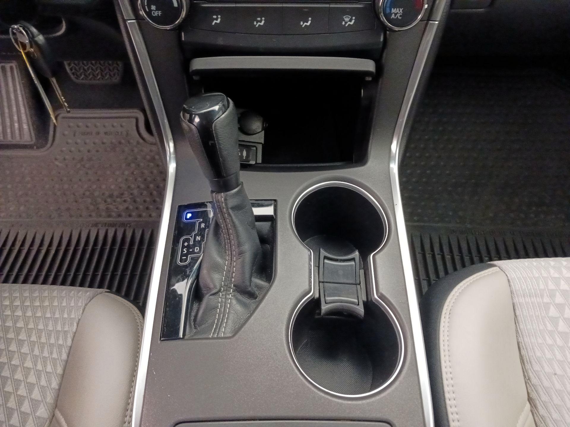 Thumbnail: 2015 Toyota Camry - 17