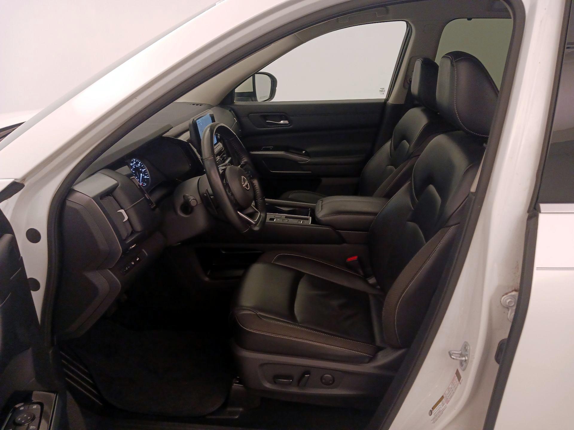 Thumbnail: 2022 Nissan Pathfinder - 11