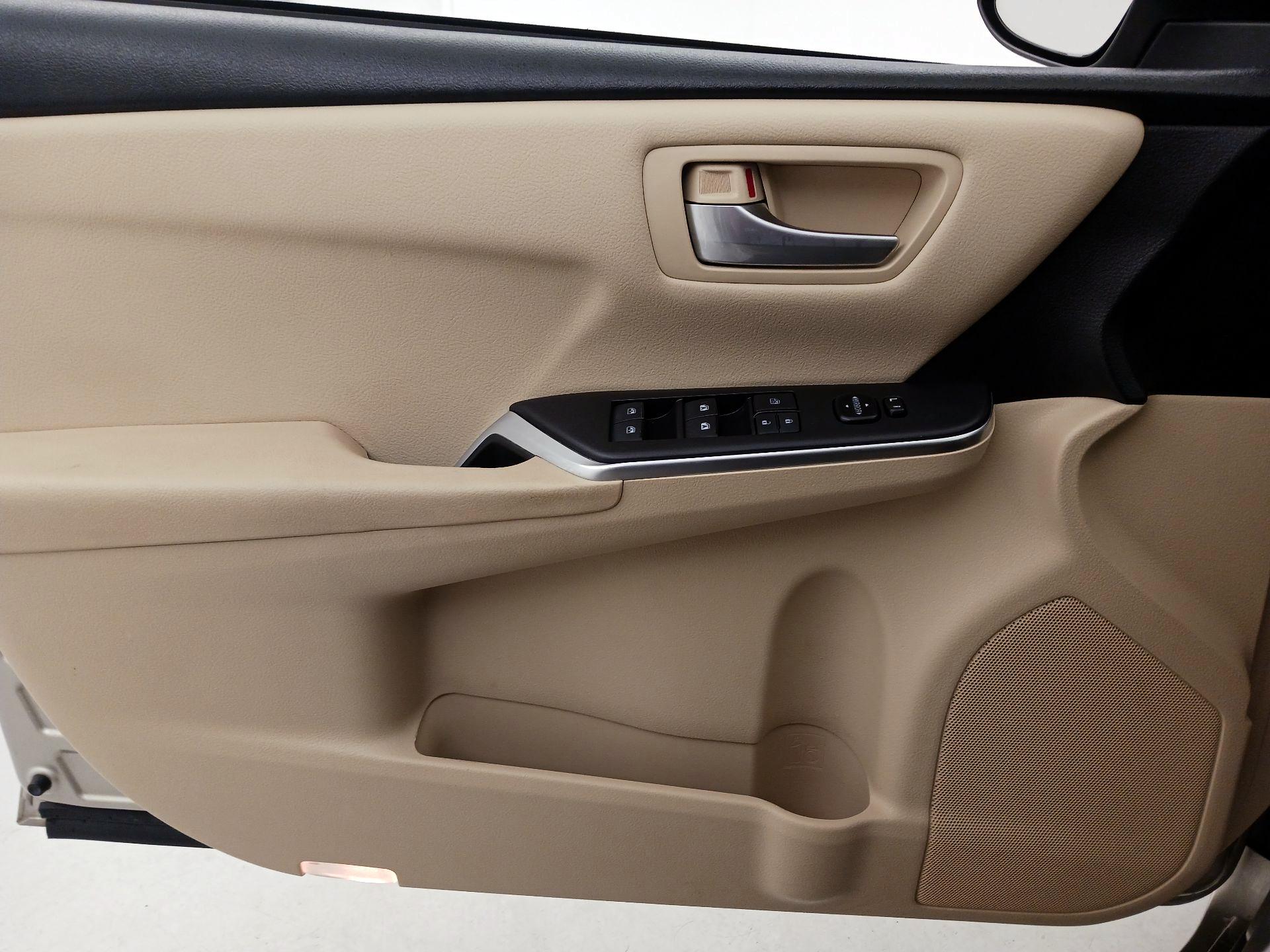 Thumbnail: 2017 Toyota Camry - 12