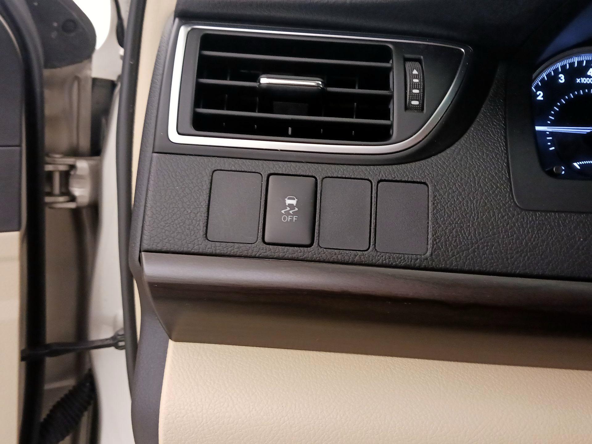 Thumbnail: 2017 Toyota Camry - 13