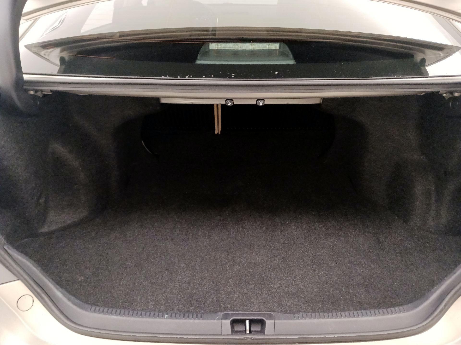 Thumbnail: 2017 Toyota Camry - 20