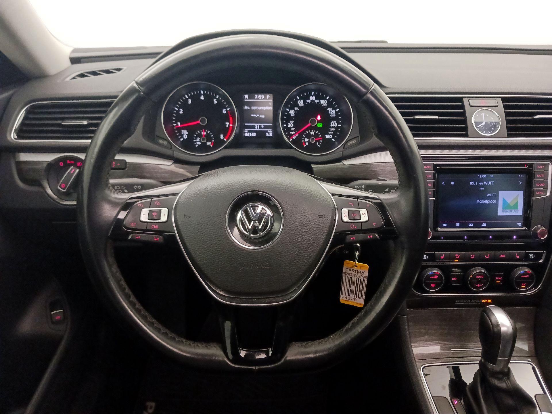 Thumbnail: 2016 Volkswagen Passat - 10