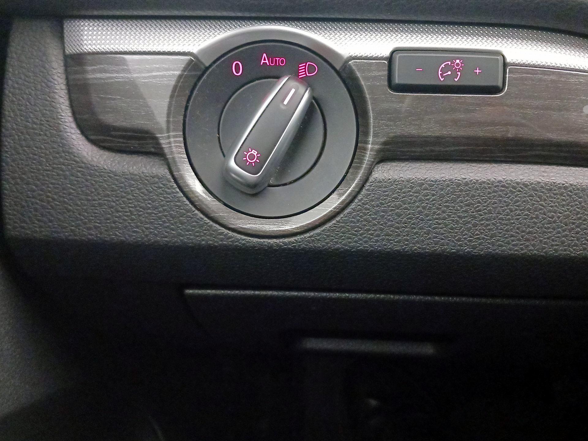 Thumbnail: 2016 Volkswagen Passat - 13