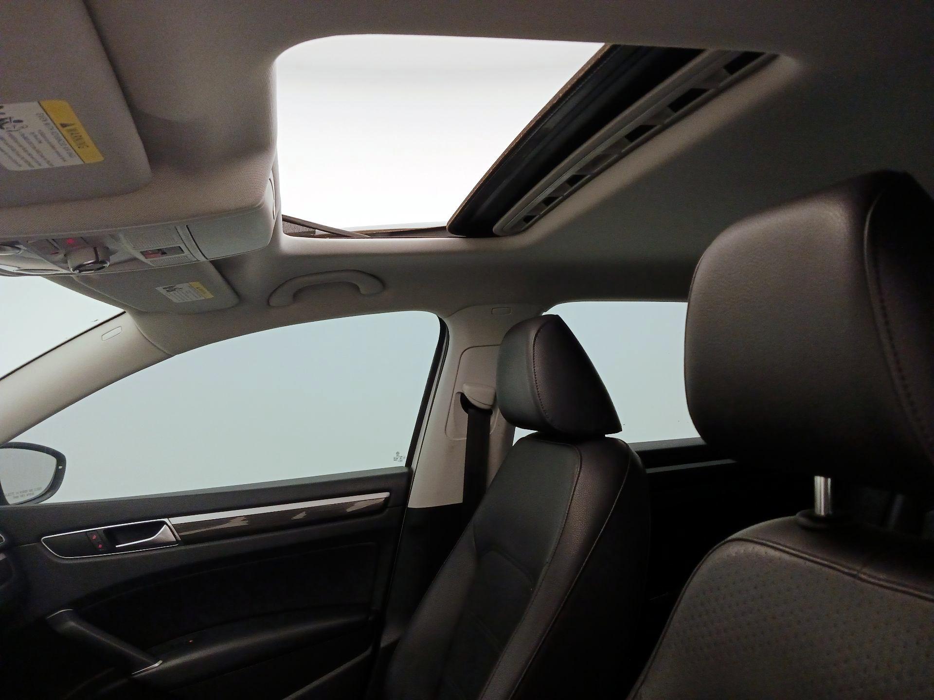 Thumbnail: 2016 Volkswagen Passat - 19