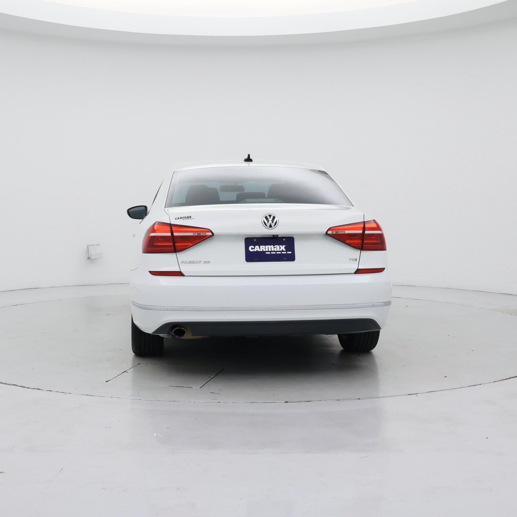 Thumbnail: 2016 Volkswagen Passat - 6