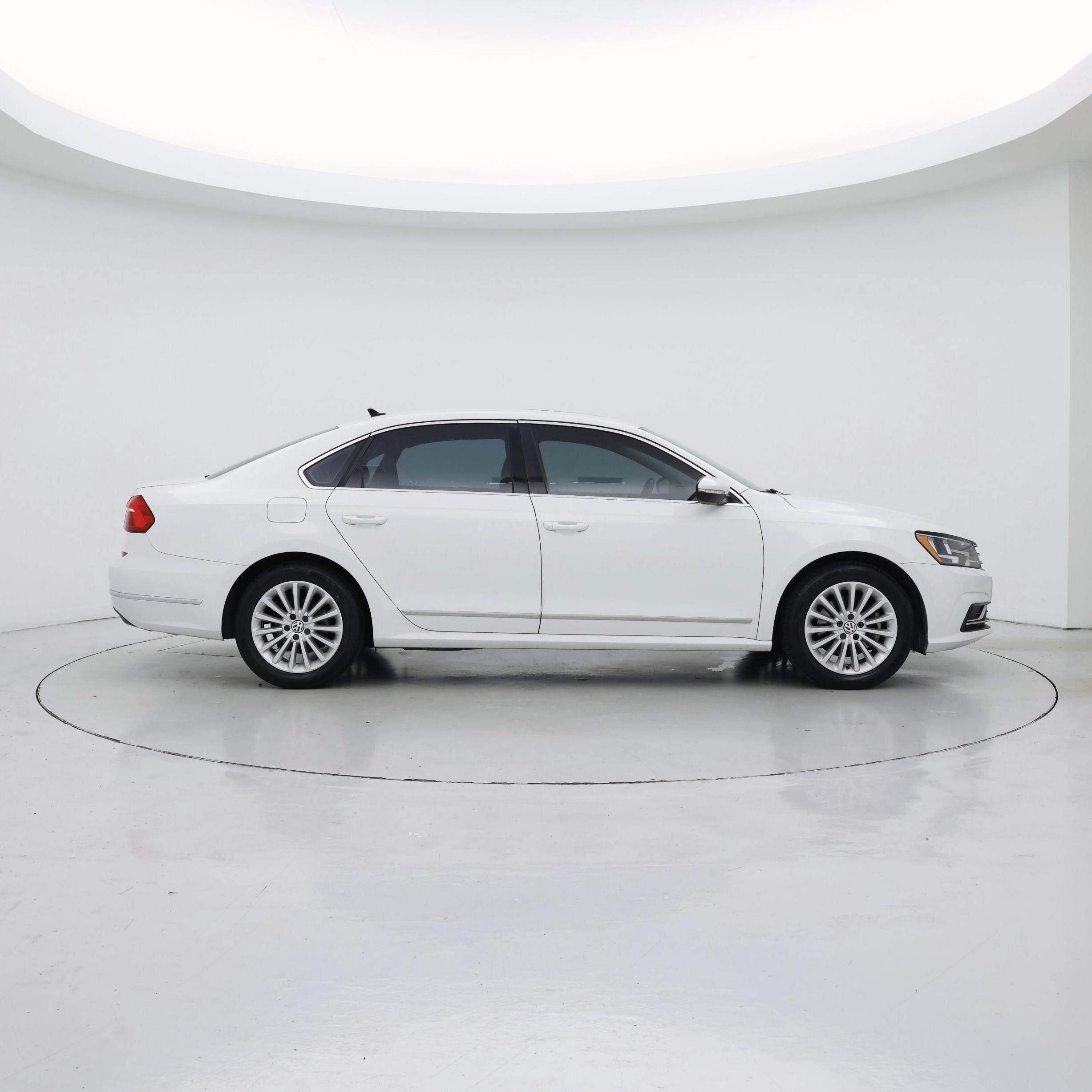 Thumbnail: 2016 Volkswagen Passat - 7