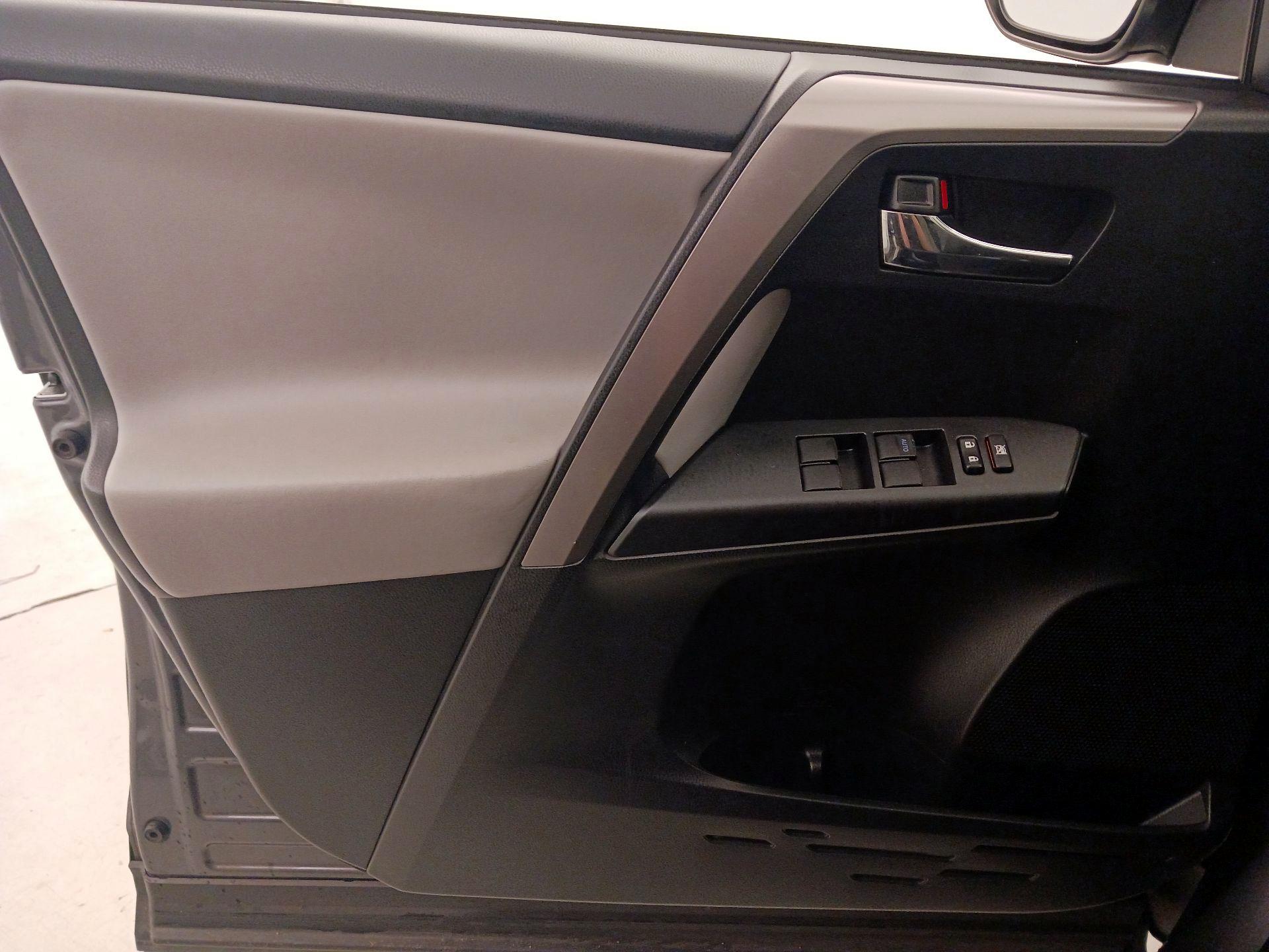 Thumbnail: 2018 Toyota RAV4 - 12