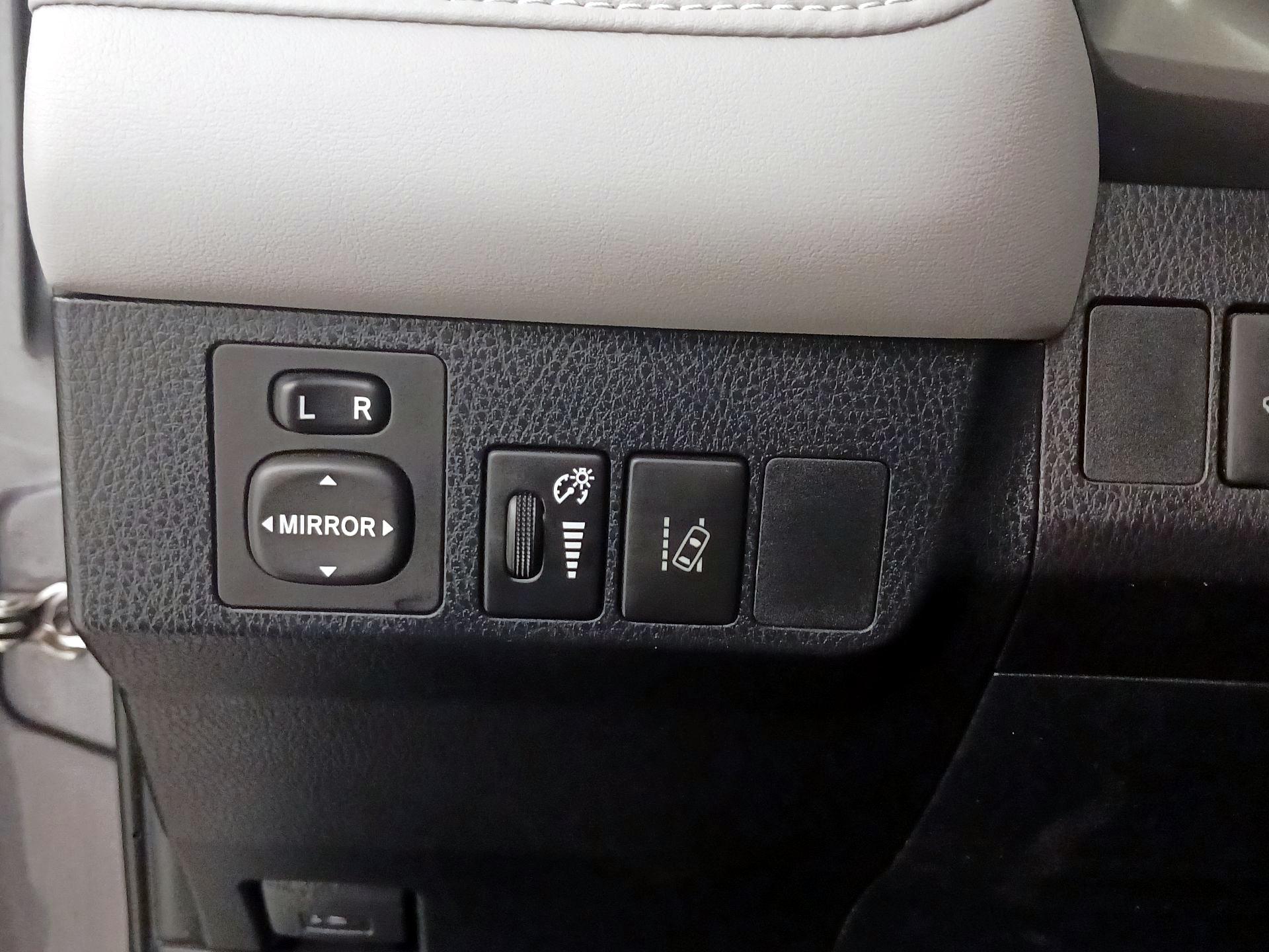 Thumbnail: 2018 Toyota RAV4 - 13