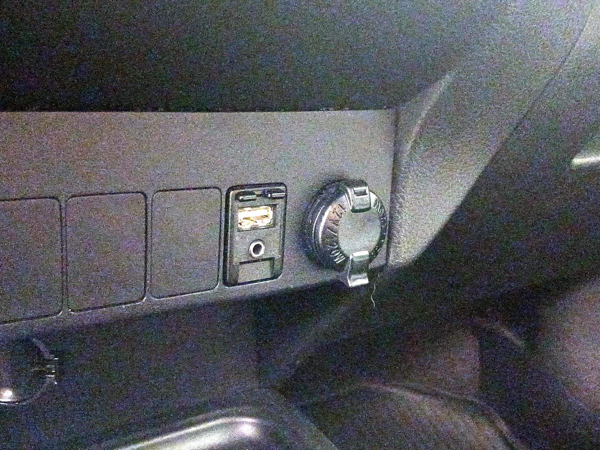 Thumbnail: 2018 Toyota RAV4 - 18