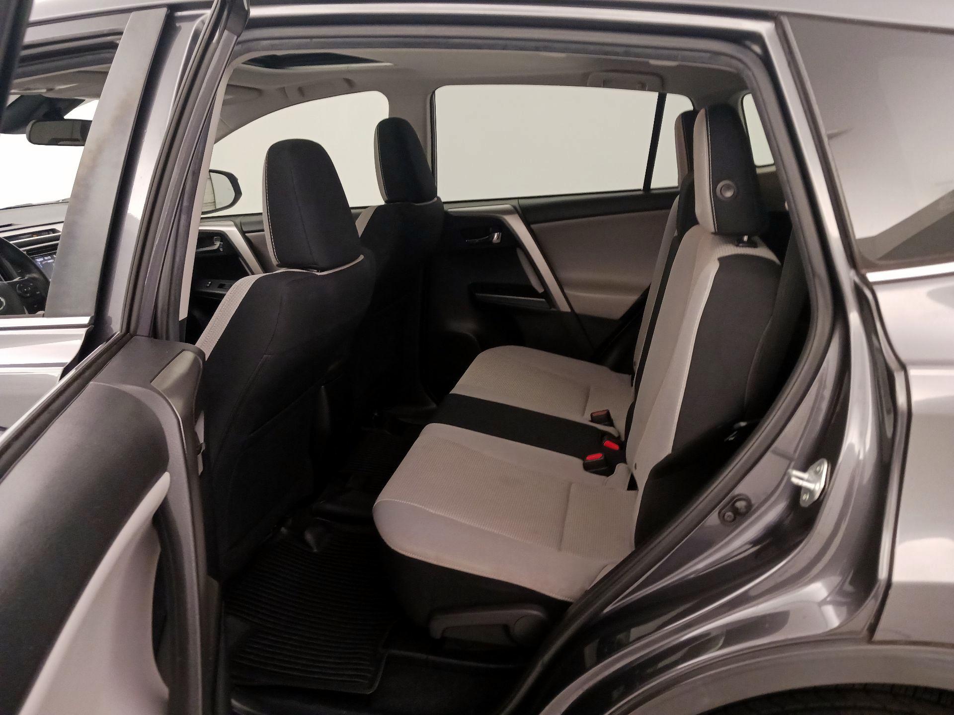 Thumbnail: 2018 Toyota RAV4 - 20