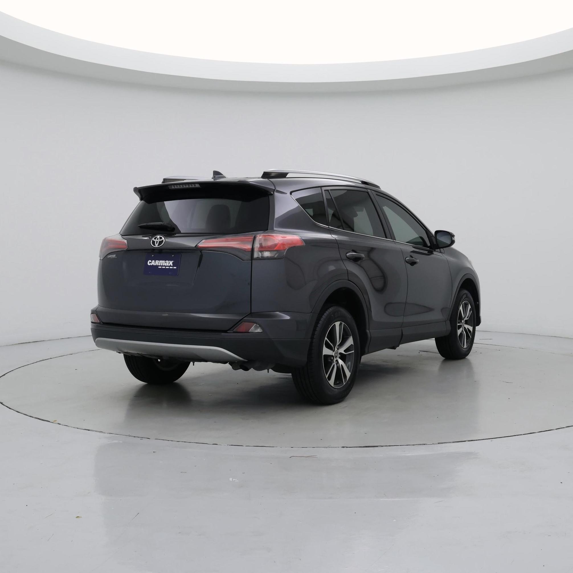 Thumbnail: 2018 Toyota RAV4 - 8