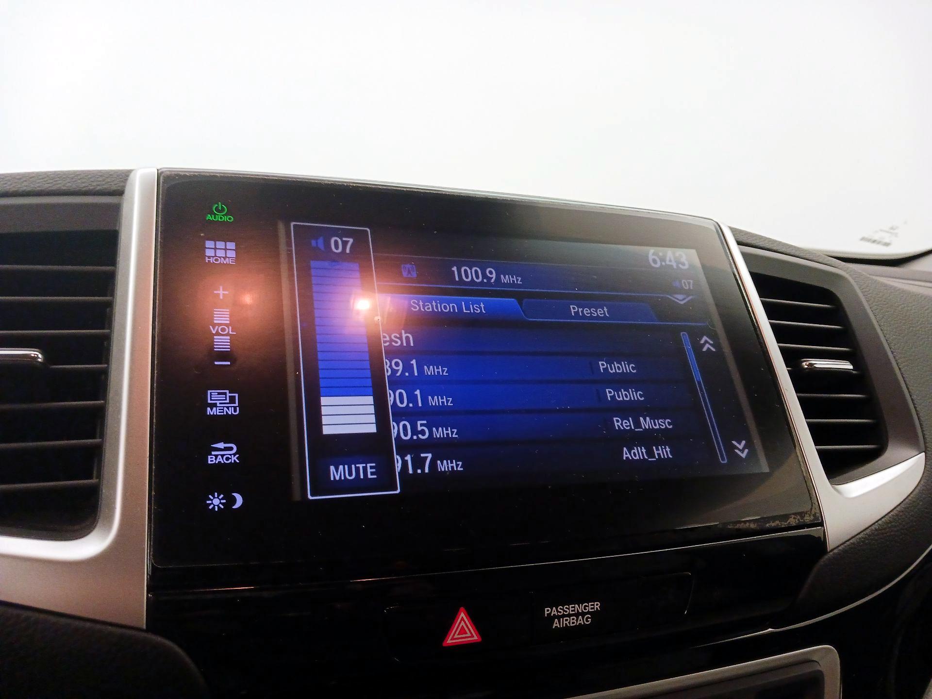 Thumbnail: 2016 Honda Pilot - 16