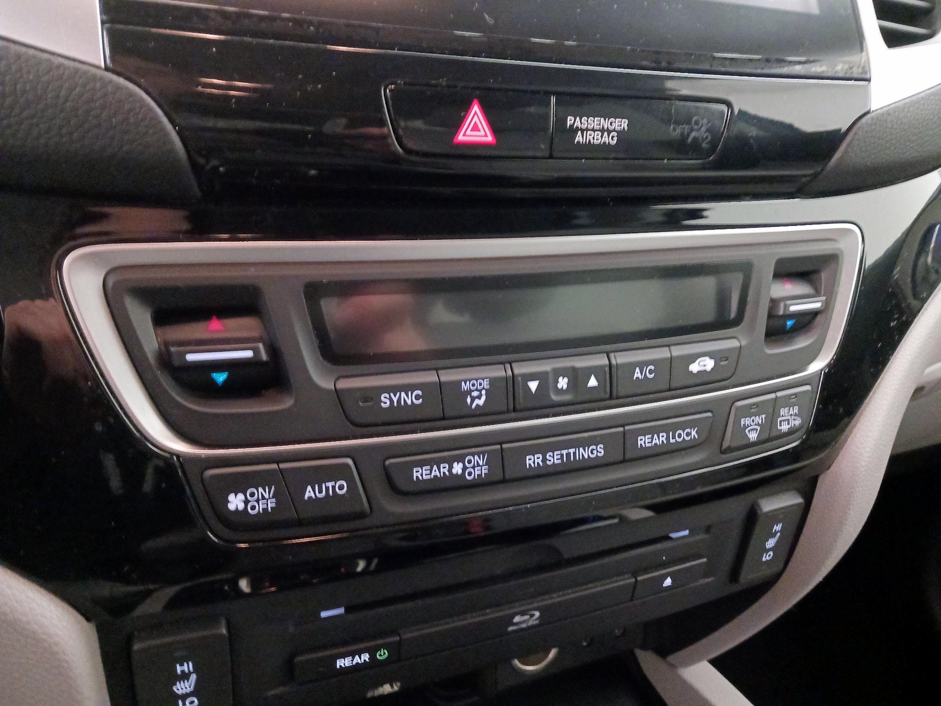 Thumbnail: 2016 Honda Pilot - 17