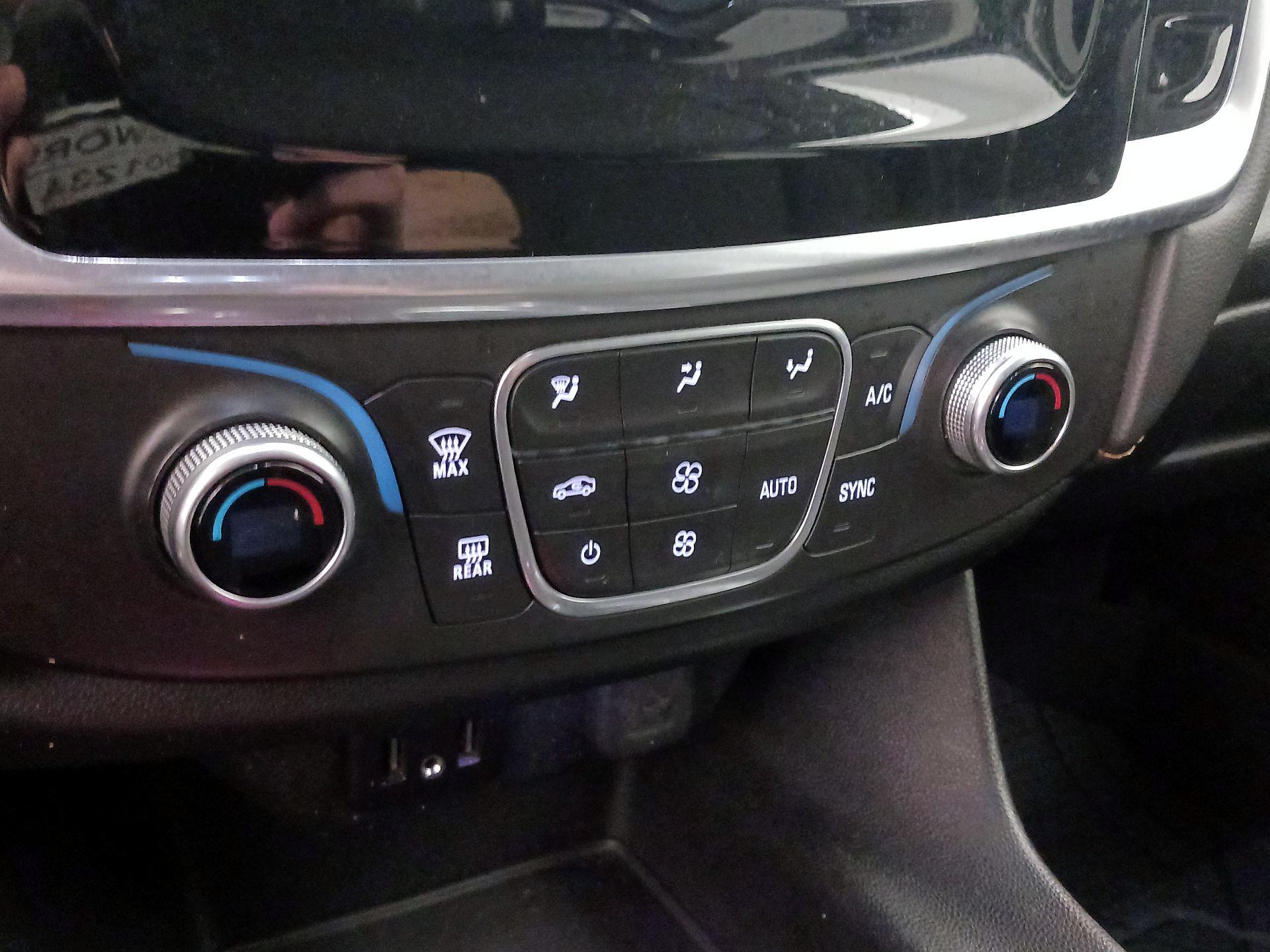 Thumbnail: 2019 Chevrolet Traverse - 16