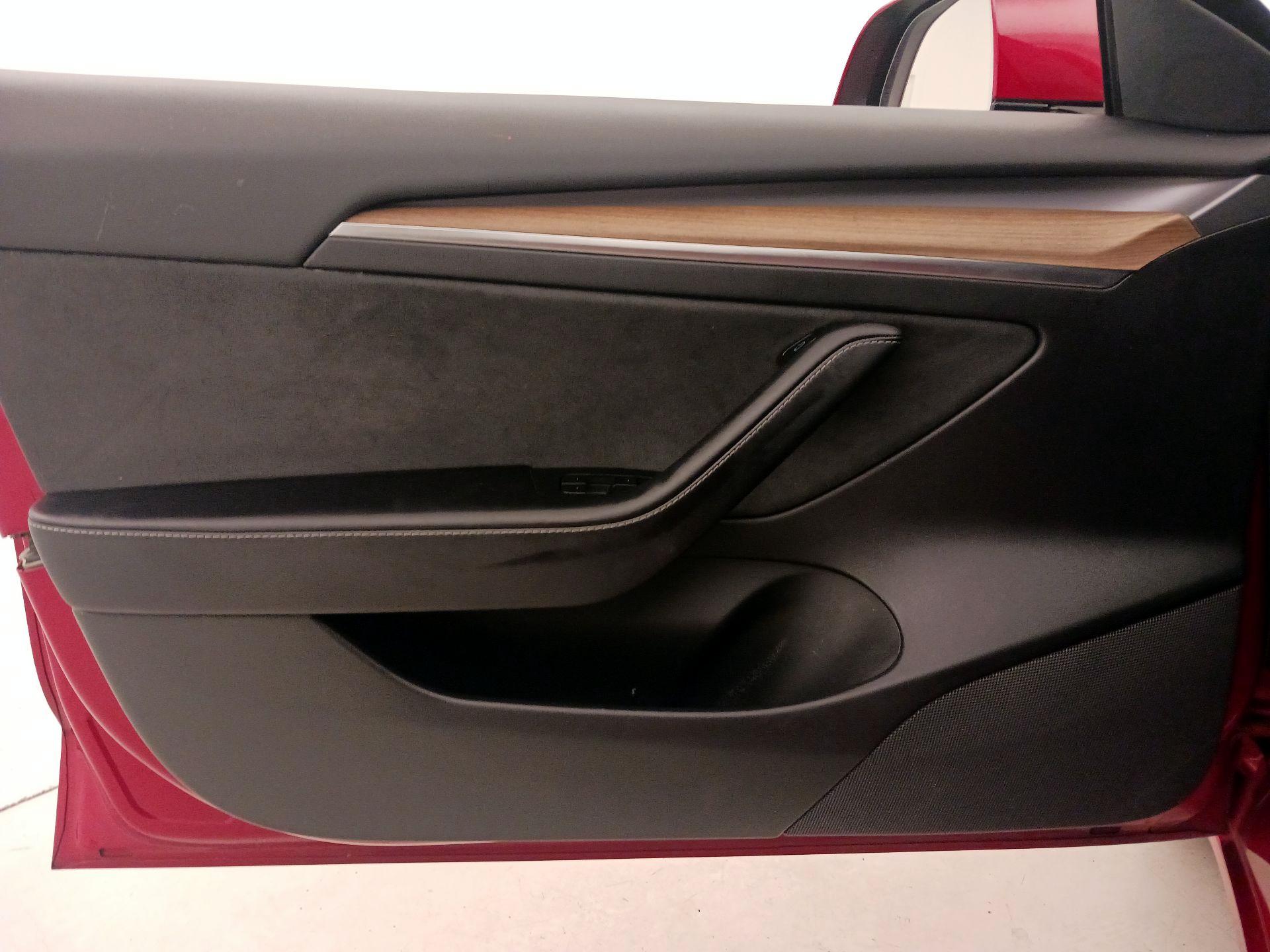 Thumbnail: 2021 Tesla Model 3 - 12