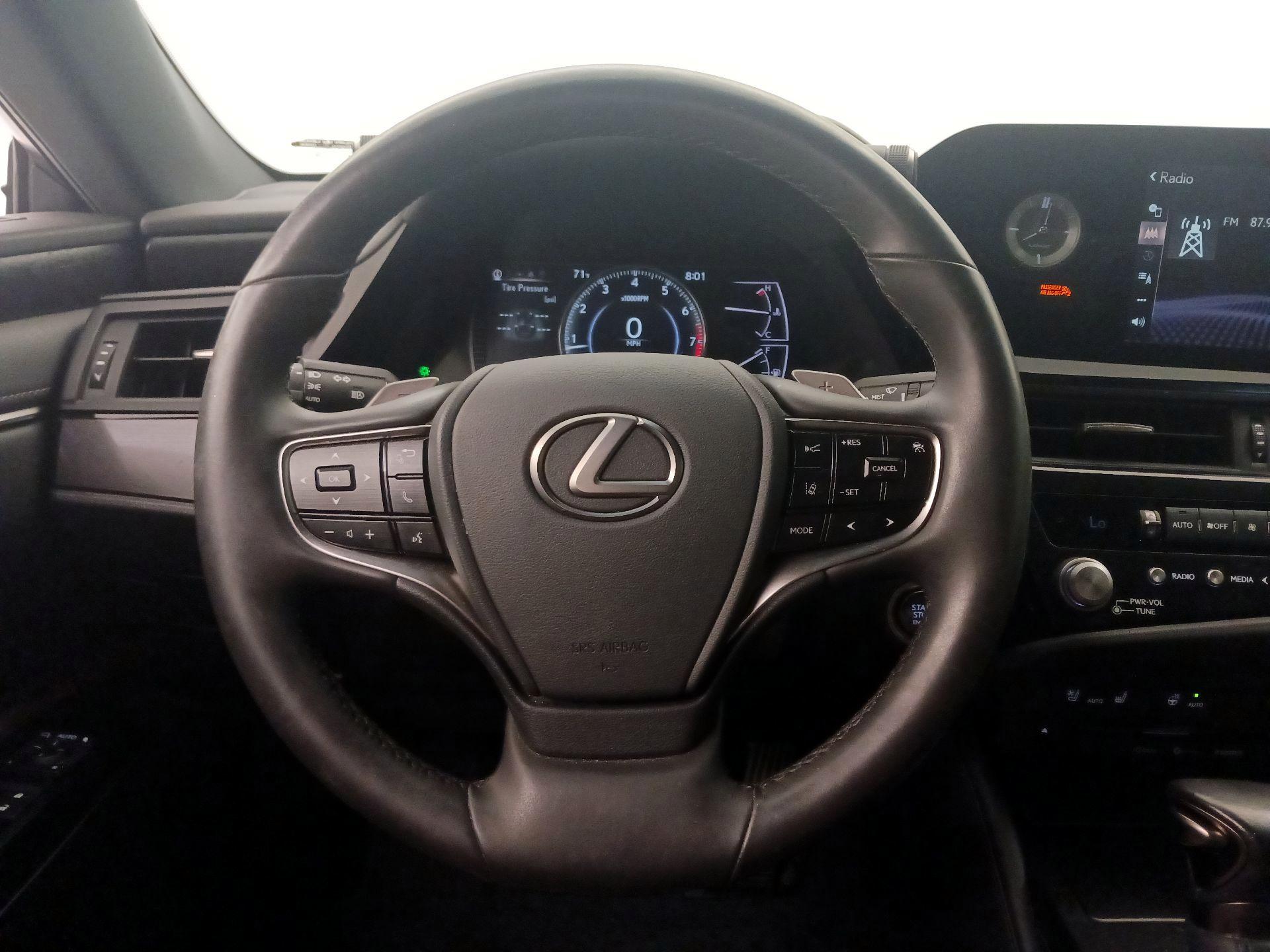 Thumbnail: 2022 Lexus ES - 10