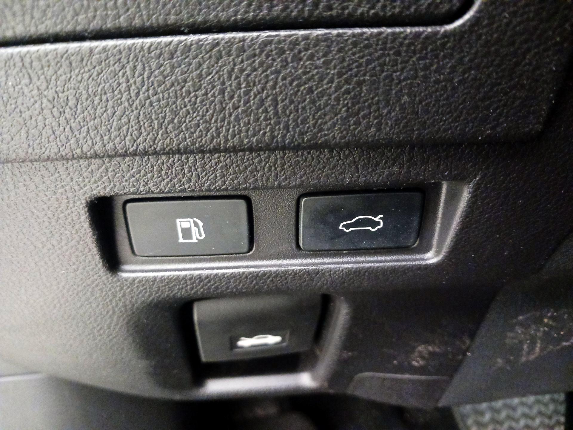 Thumbnail: 2022 Lexus ES - 13