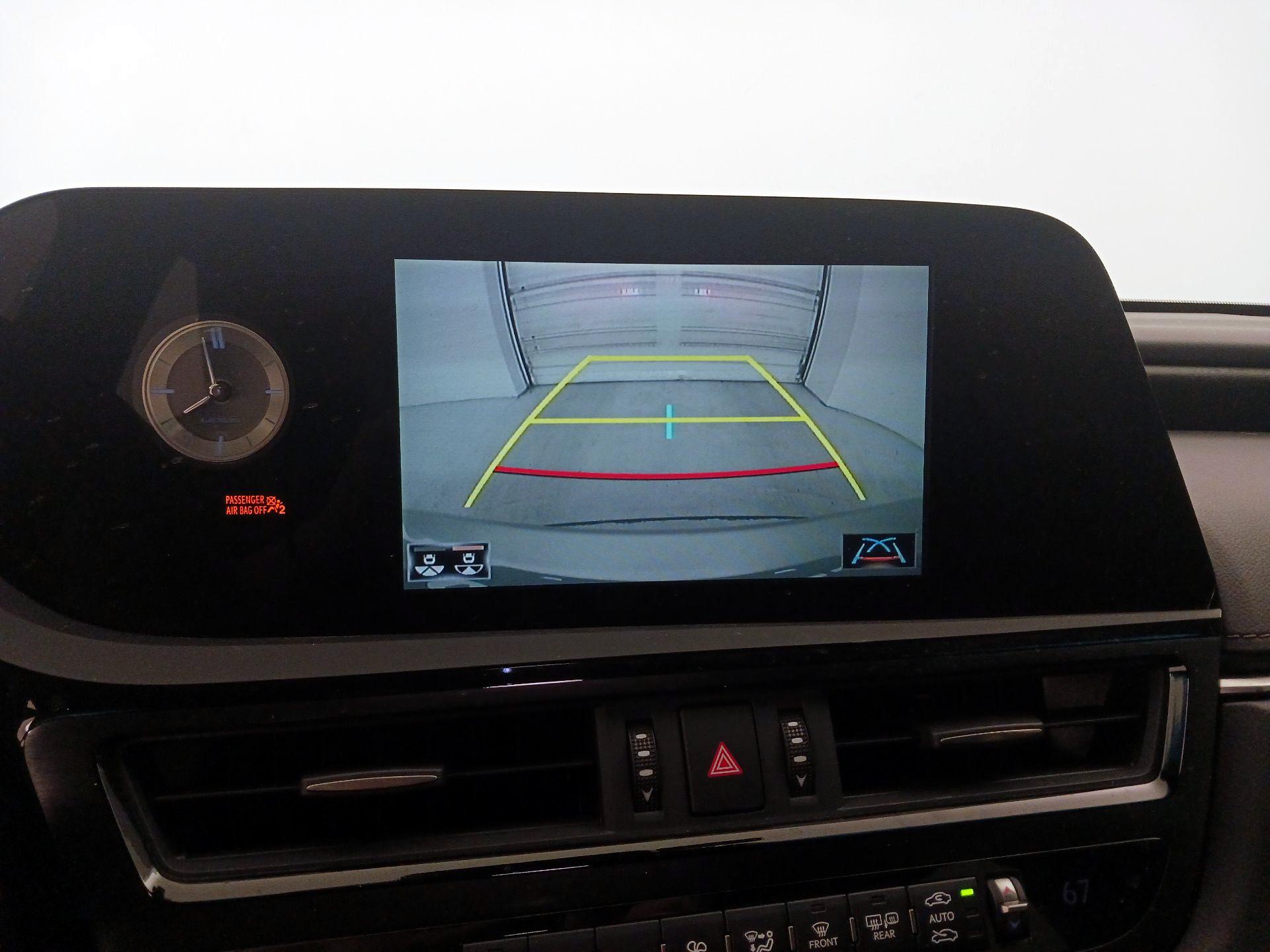 Thumbnail: 2022 Lexus ES - 14